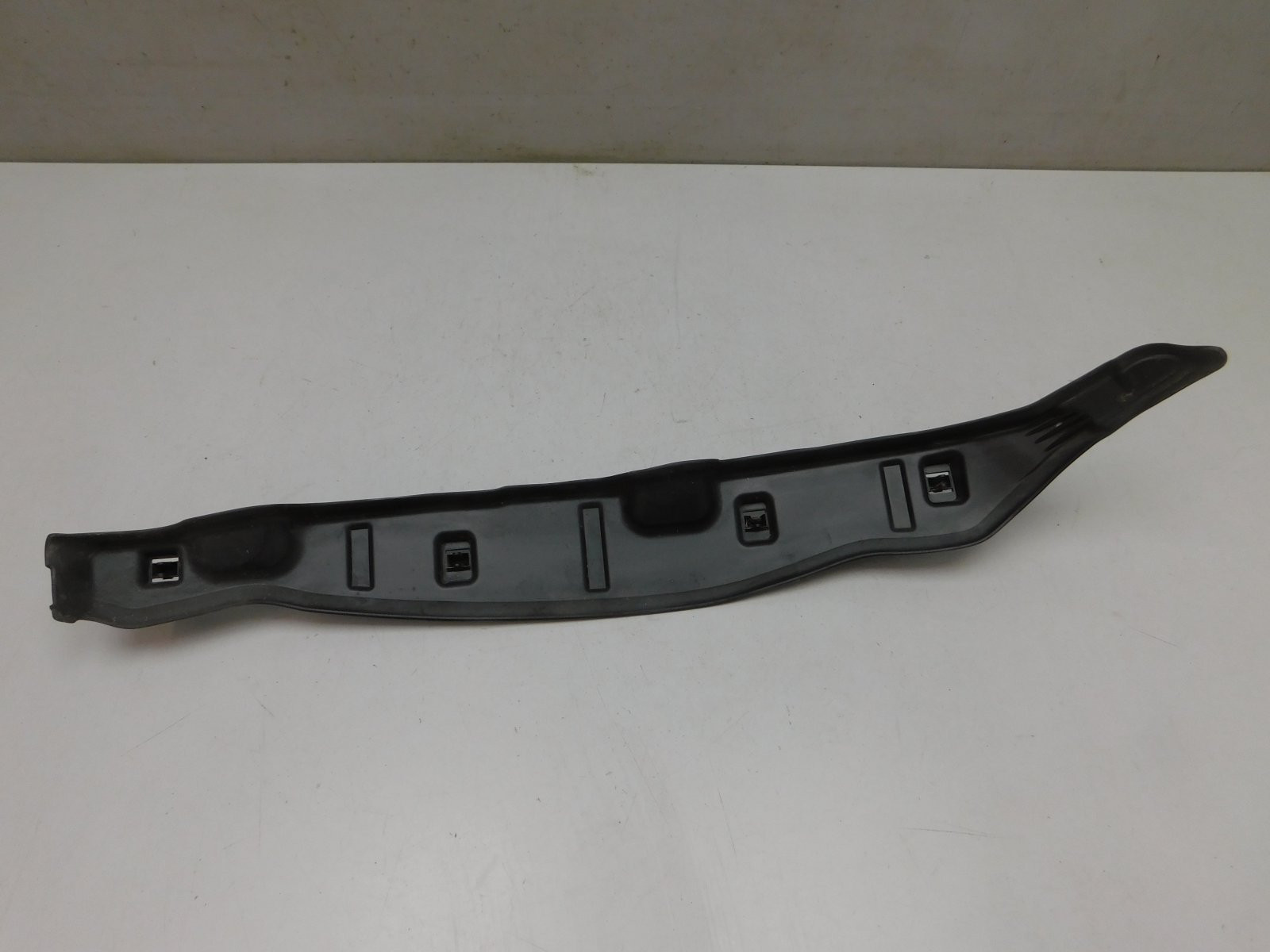 Уплотнитель BMW 5-серия G30 2016>