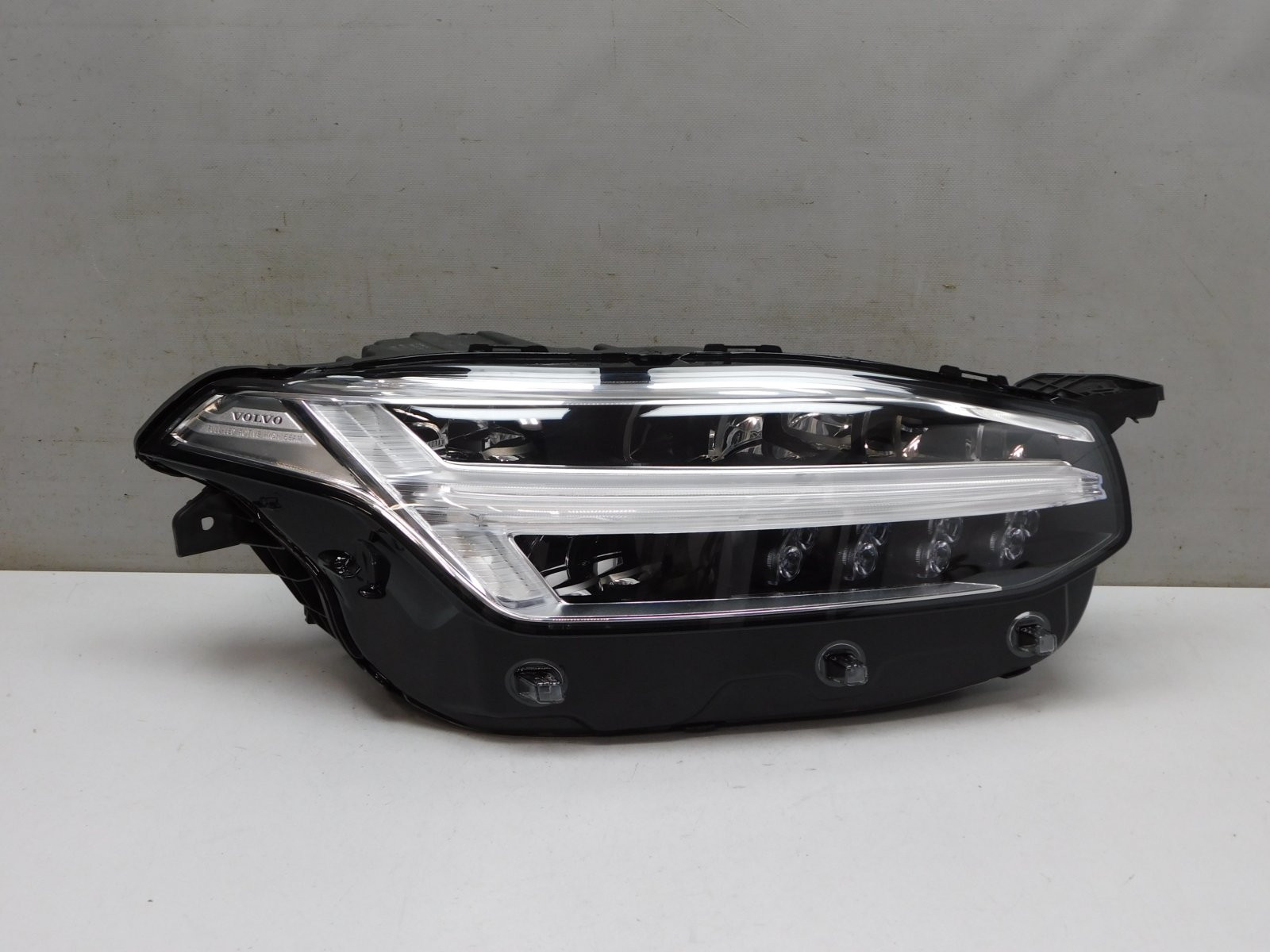 Фара правая Volvo XC90 2015>