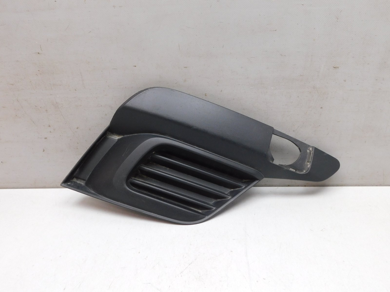 Решетка в бампер правая Renault Logan II 2014>