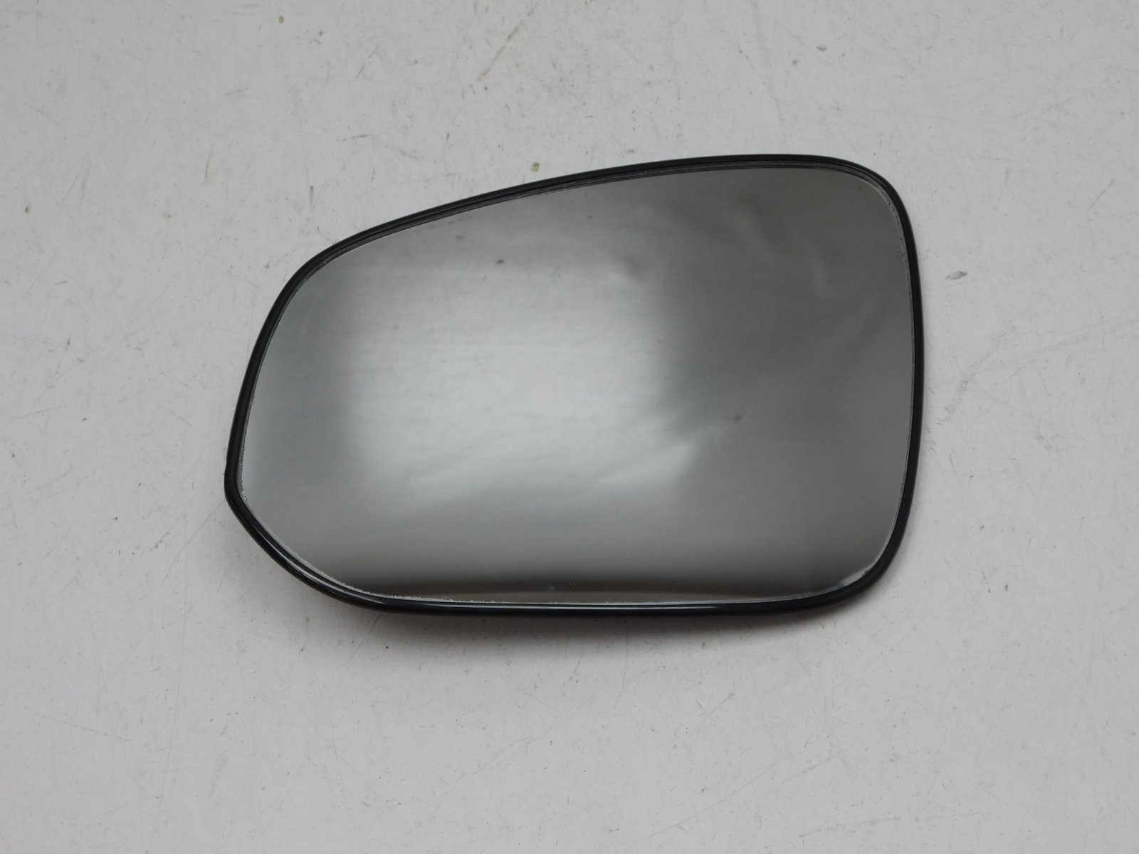 Стекло зеркала левого Toyota RAV 4 2013-2019