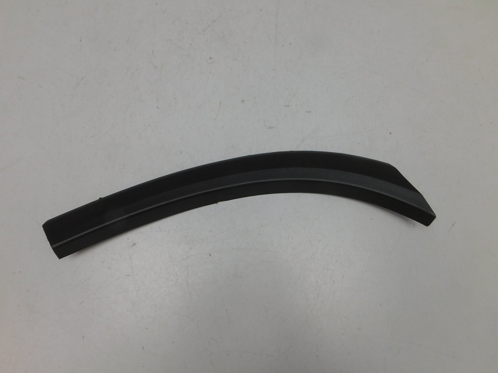 Накладка переднего бампера Skoda Karoq 2017>