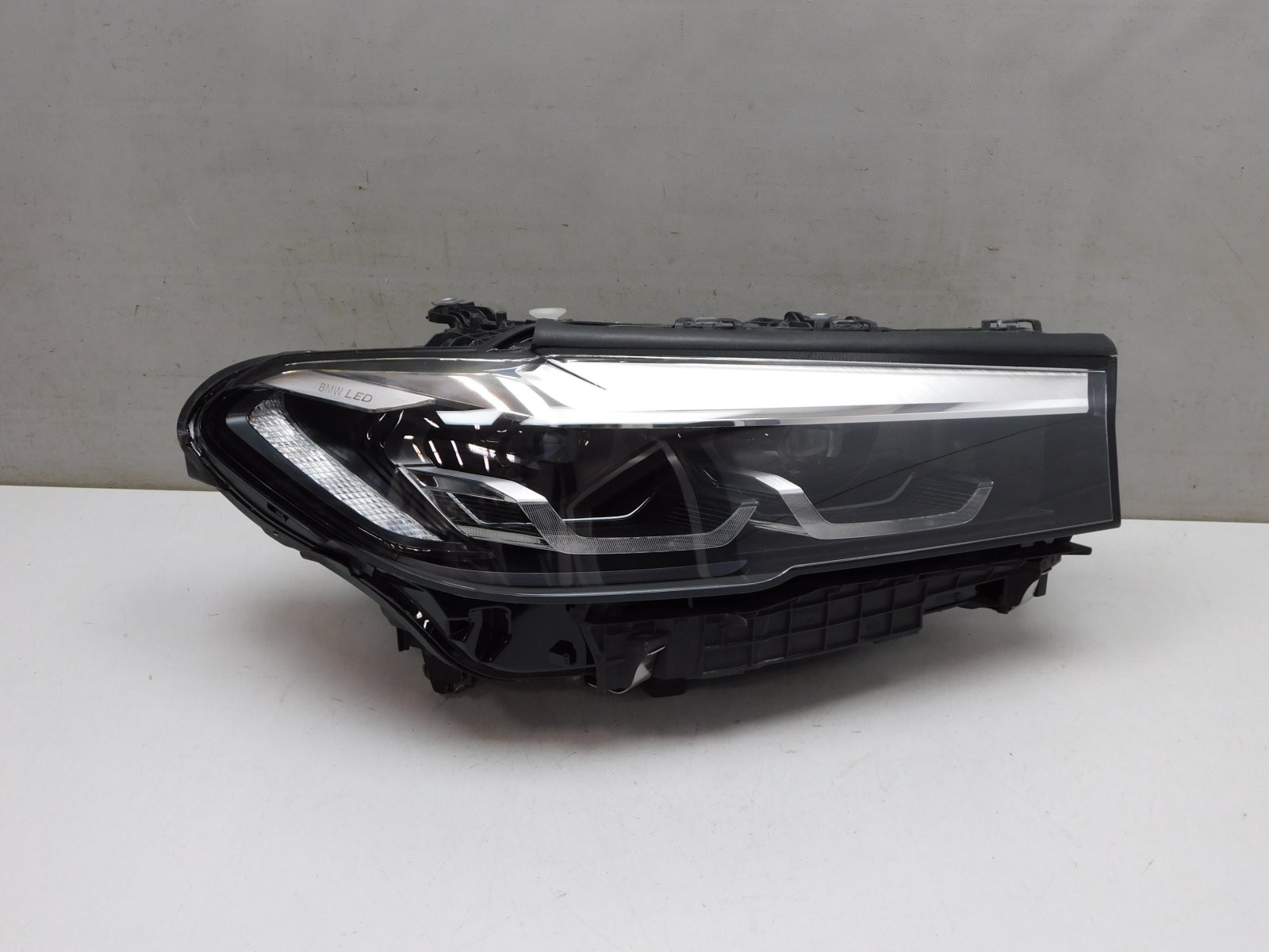 Фара правая BMW 5-серия G30 2016>