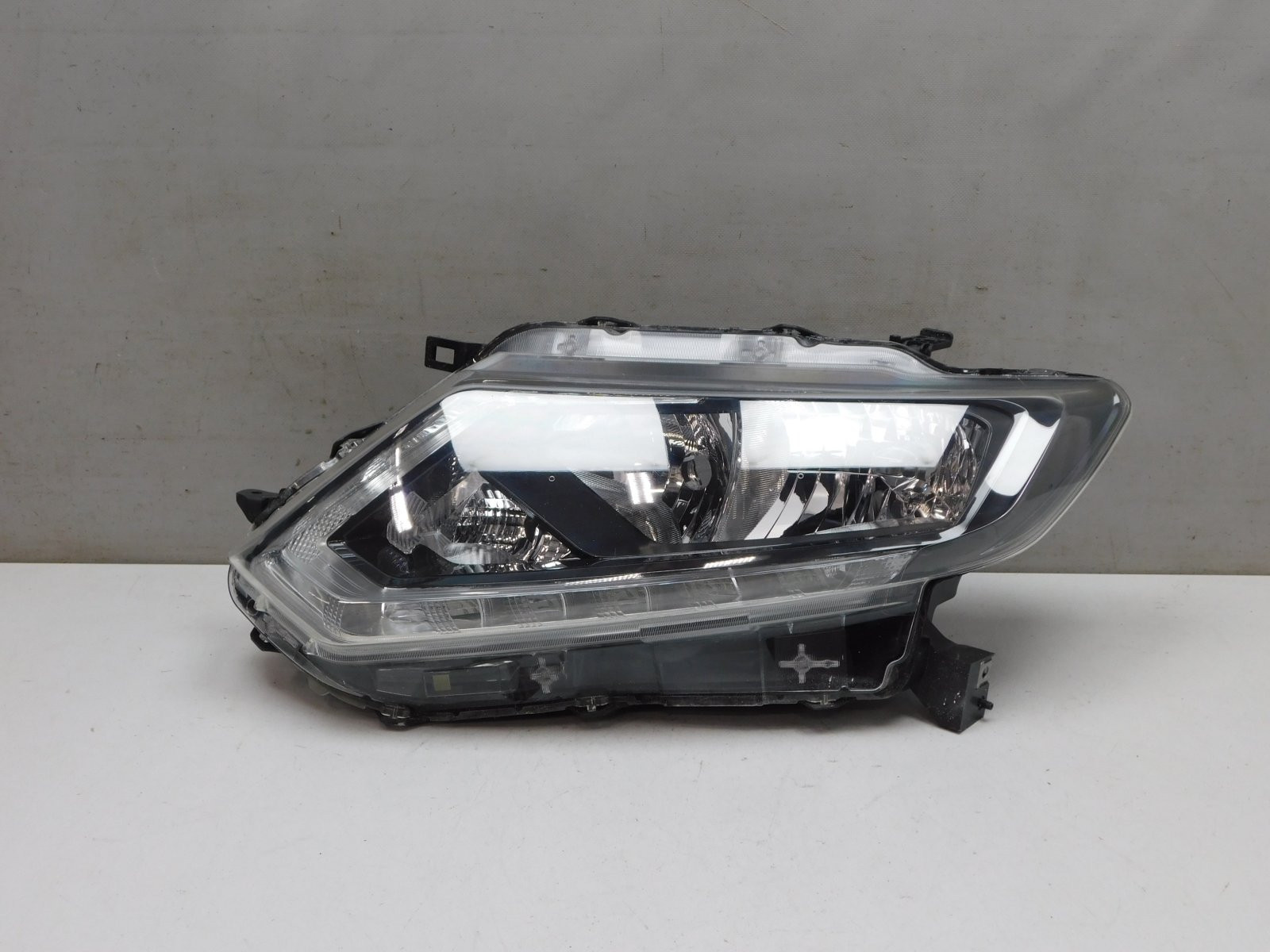 Фара левая Nissan X-Trail (T32) 2014>