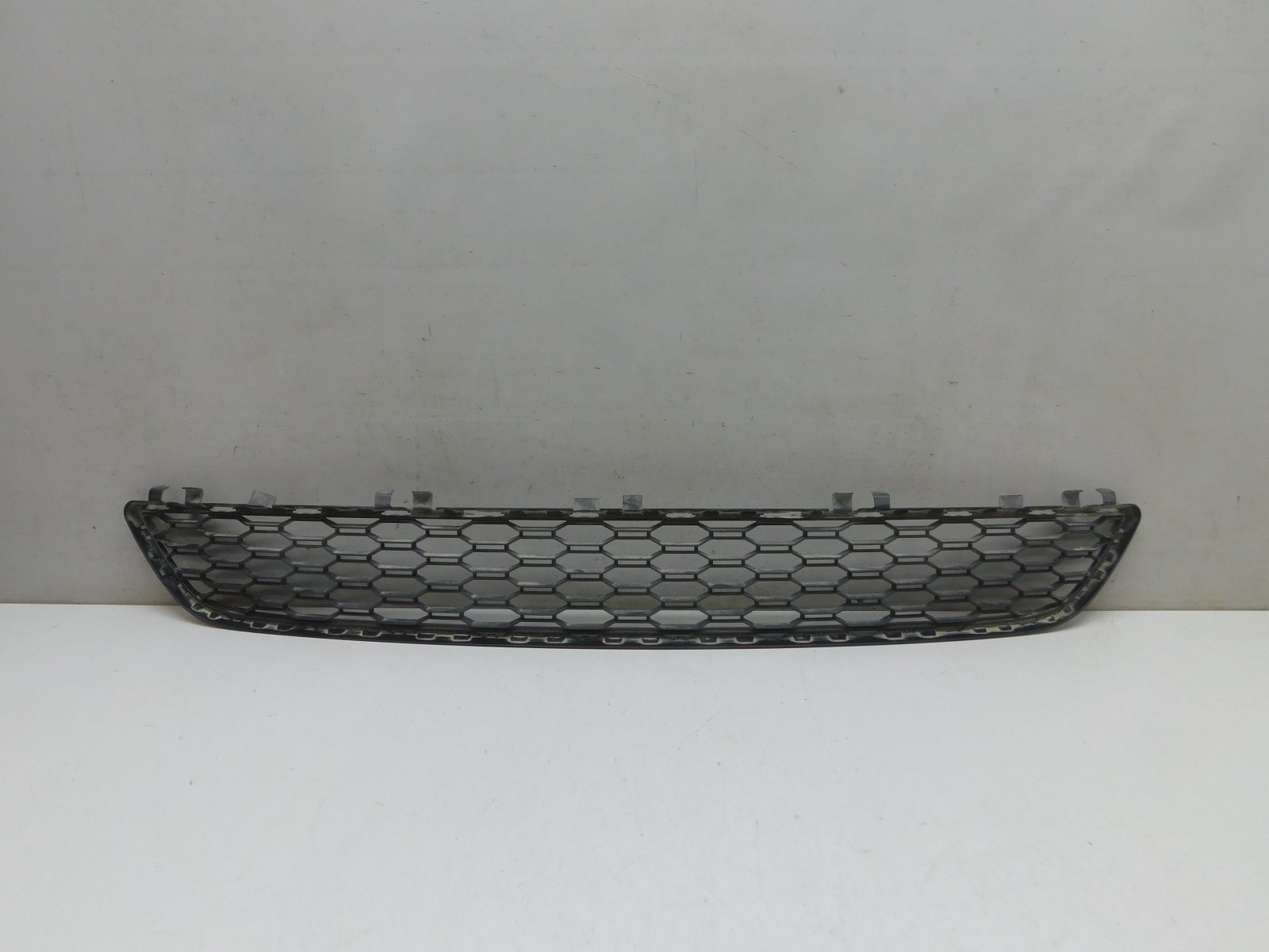 Решетка в бампер центральная BMW 5-серия G30 2016>