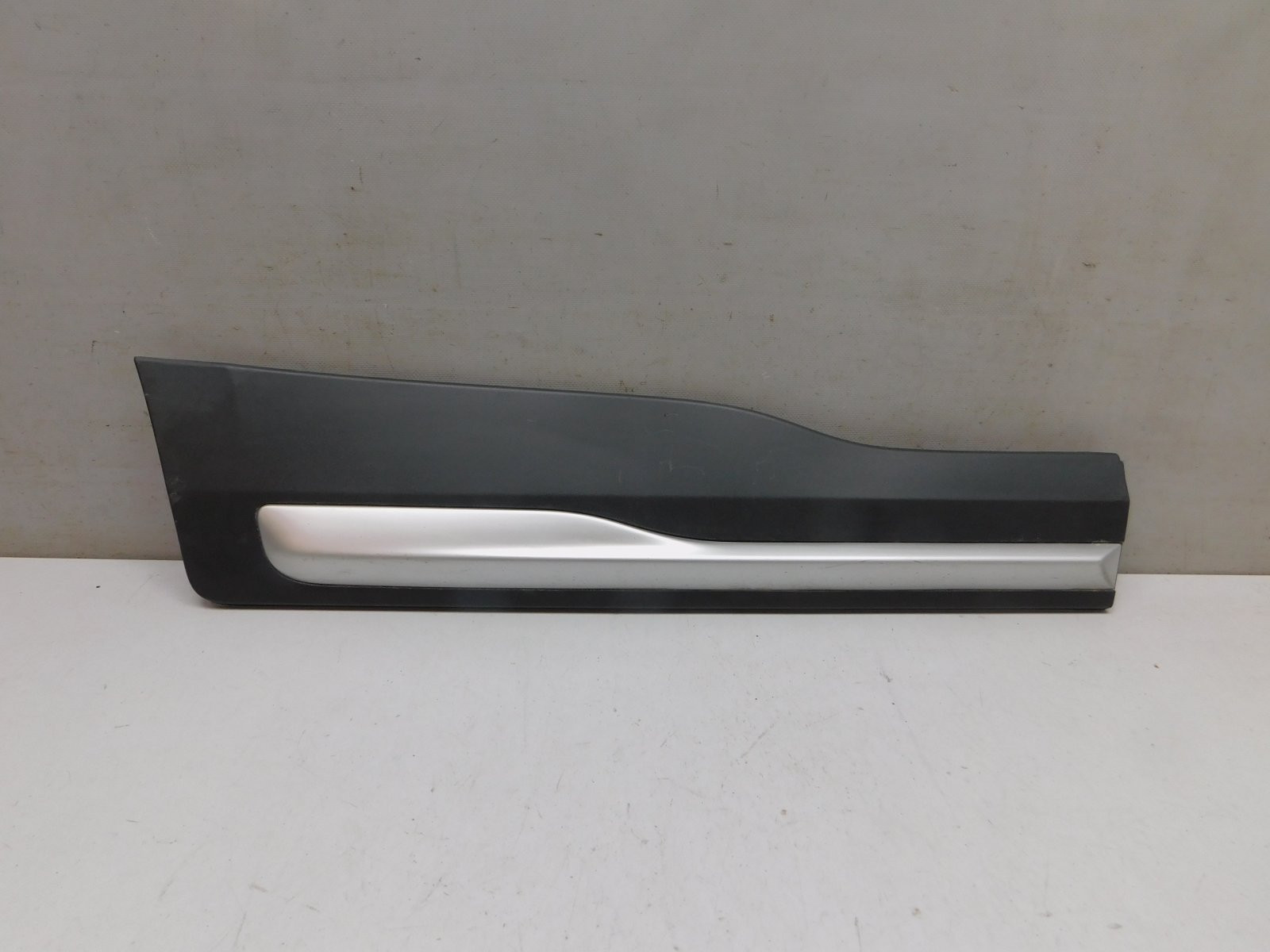 Накладка двери задней правой Geely Atlas 2017>