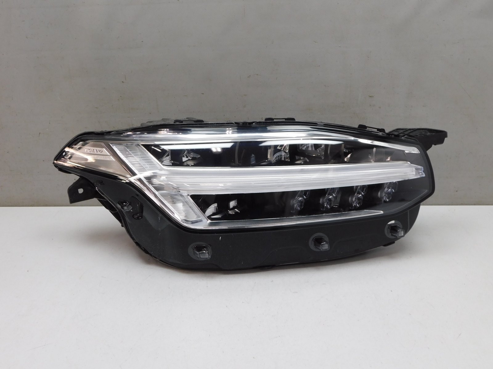 Фара правая Volvo XC90 2015>