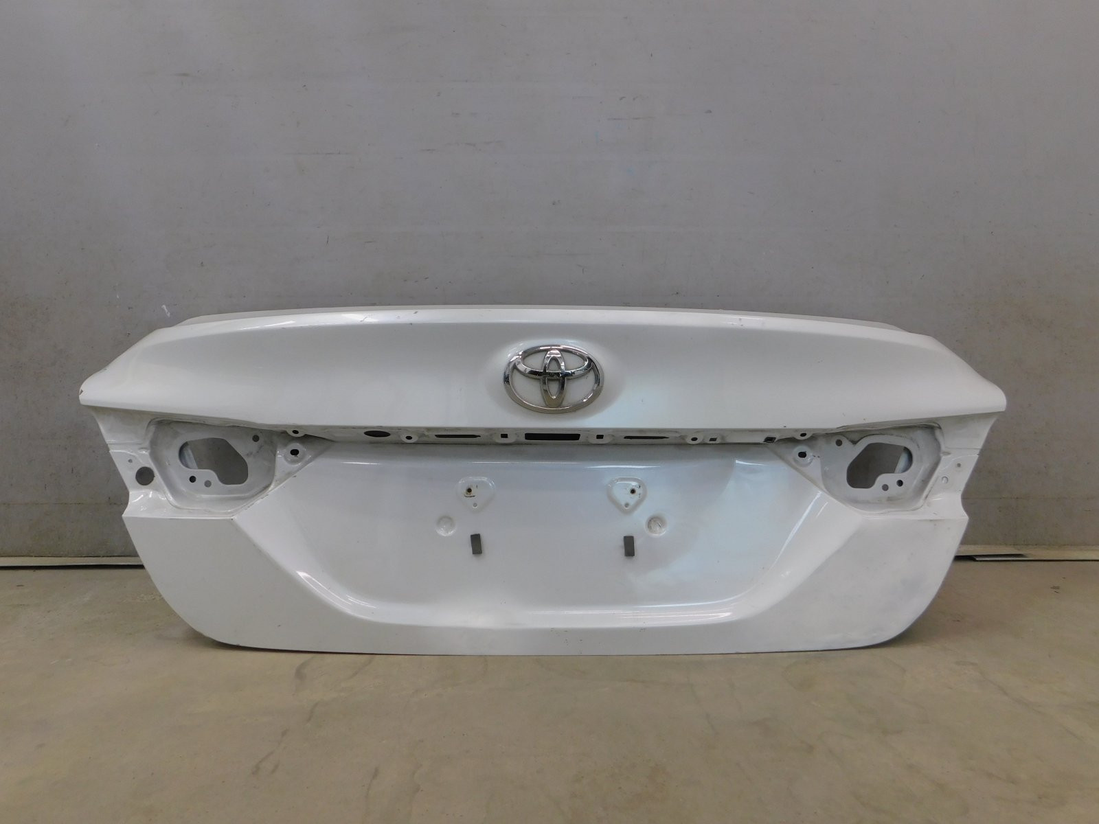 Крышка багажника Toyota Camry V70 2017>