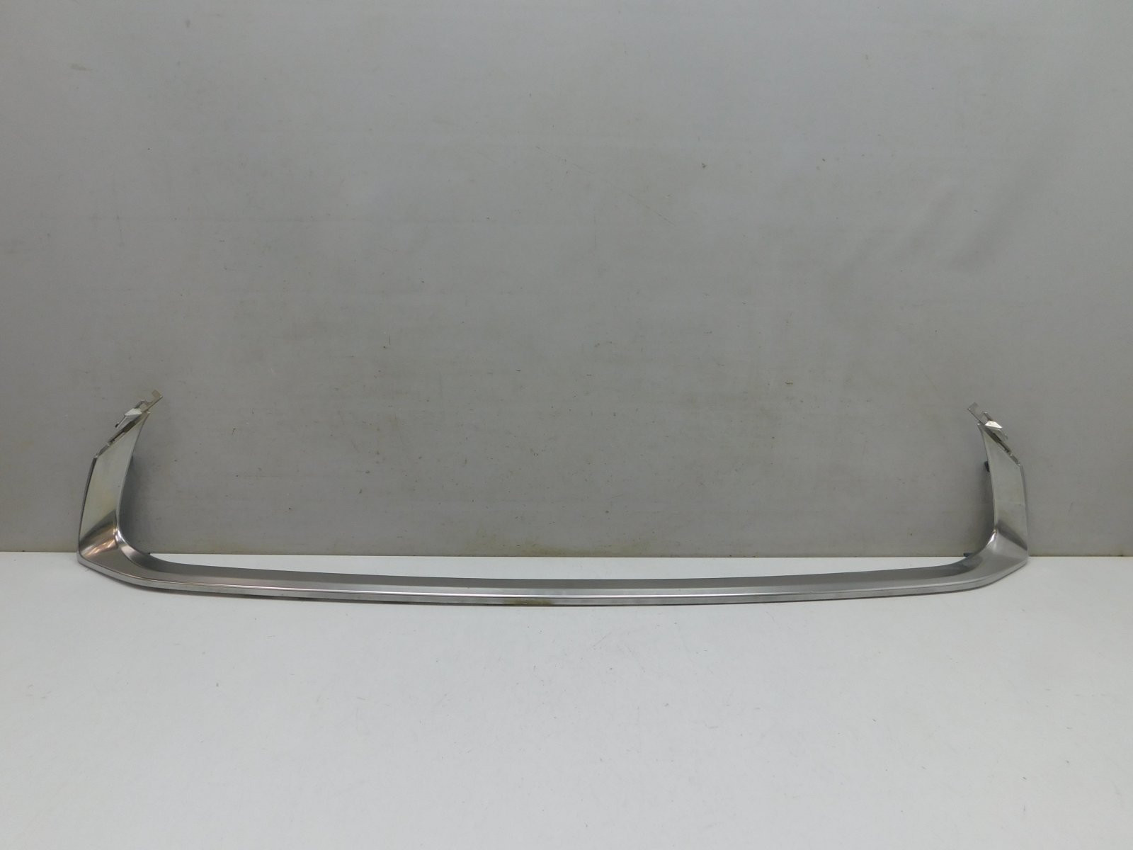 Молдинг решетки радиатора Lexus ES 2018>