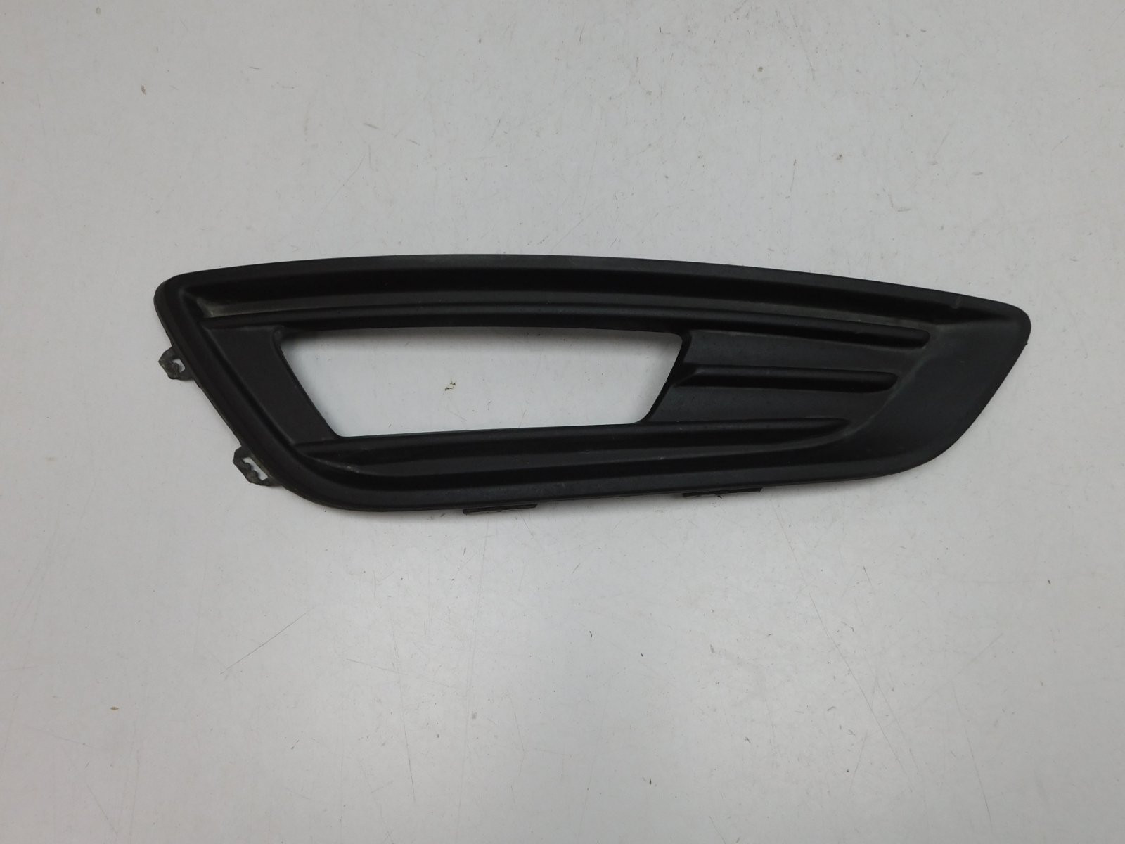 Решетка в бампер правая Ford Focus III 2011>