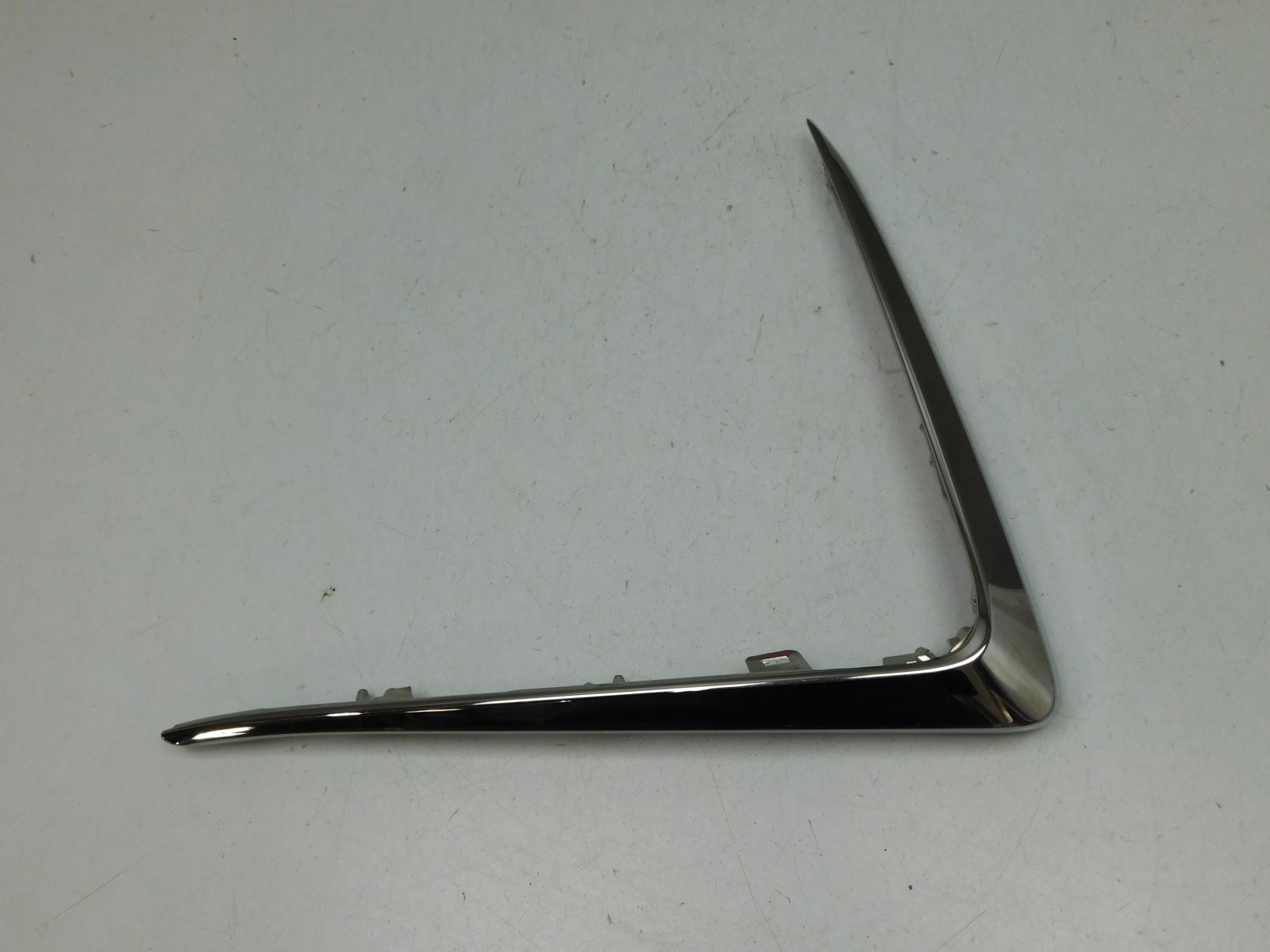 Молдинг решетки радиатора Lexus ES 2018>