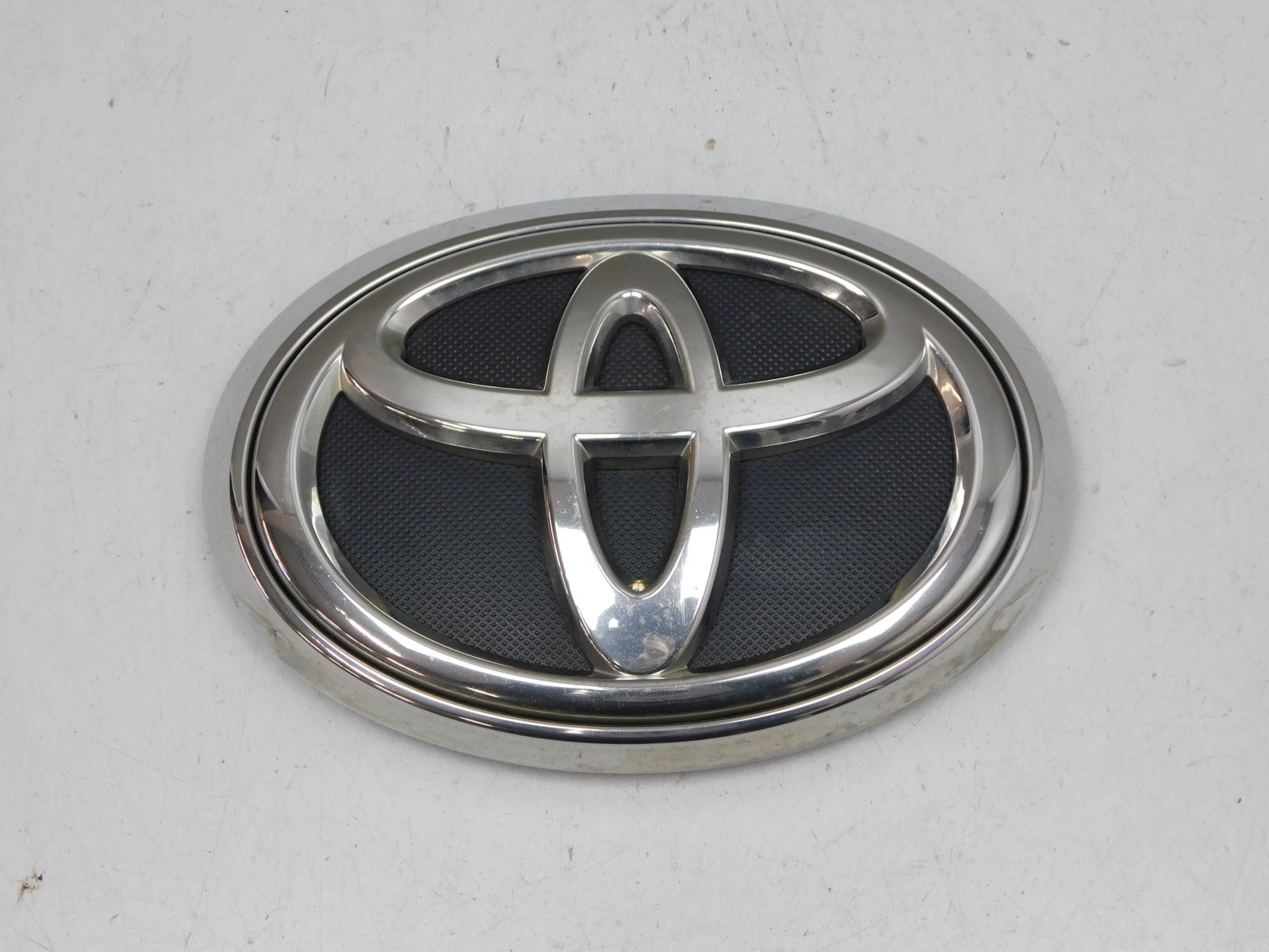 Эмблема Toyota Fortuner 2015>
