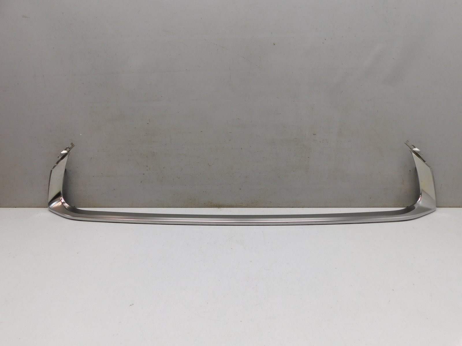 Молдинг решетки радиатора Lexus ES 2018>