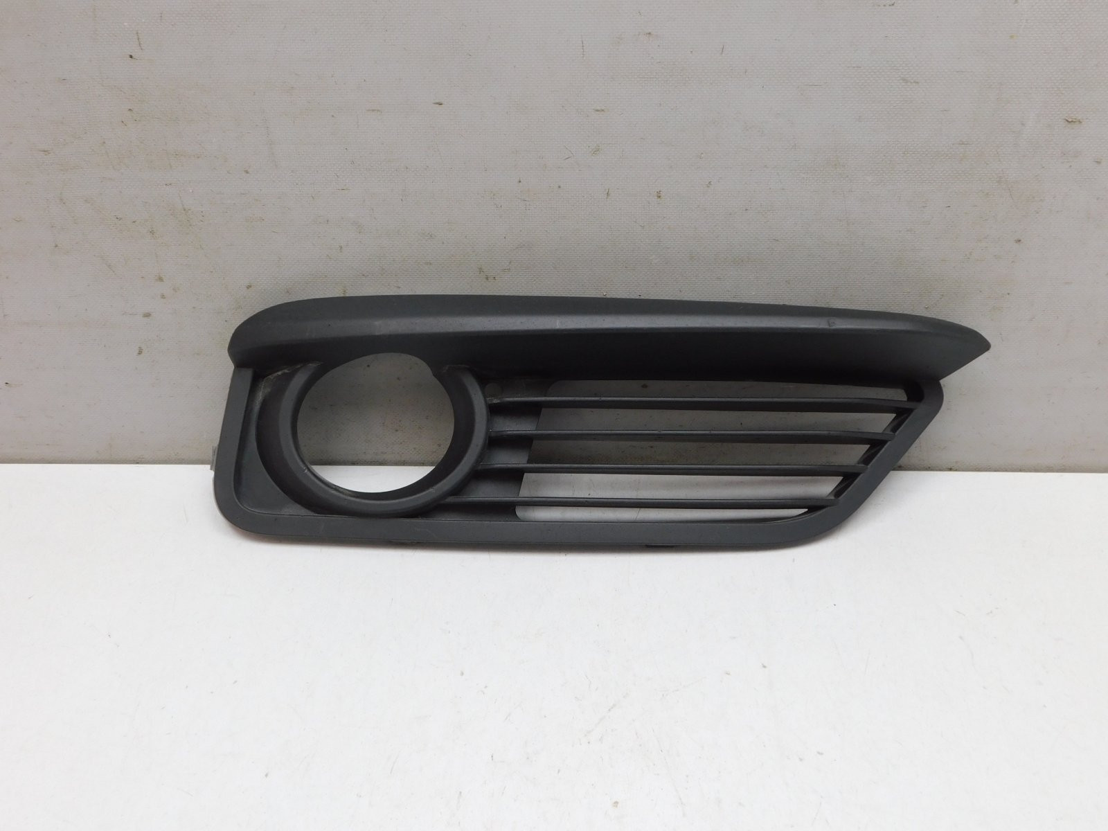 Решетка в бампер правая BMW 1-серия F20/F21 2011>