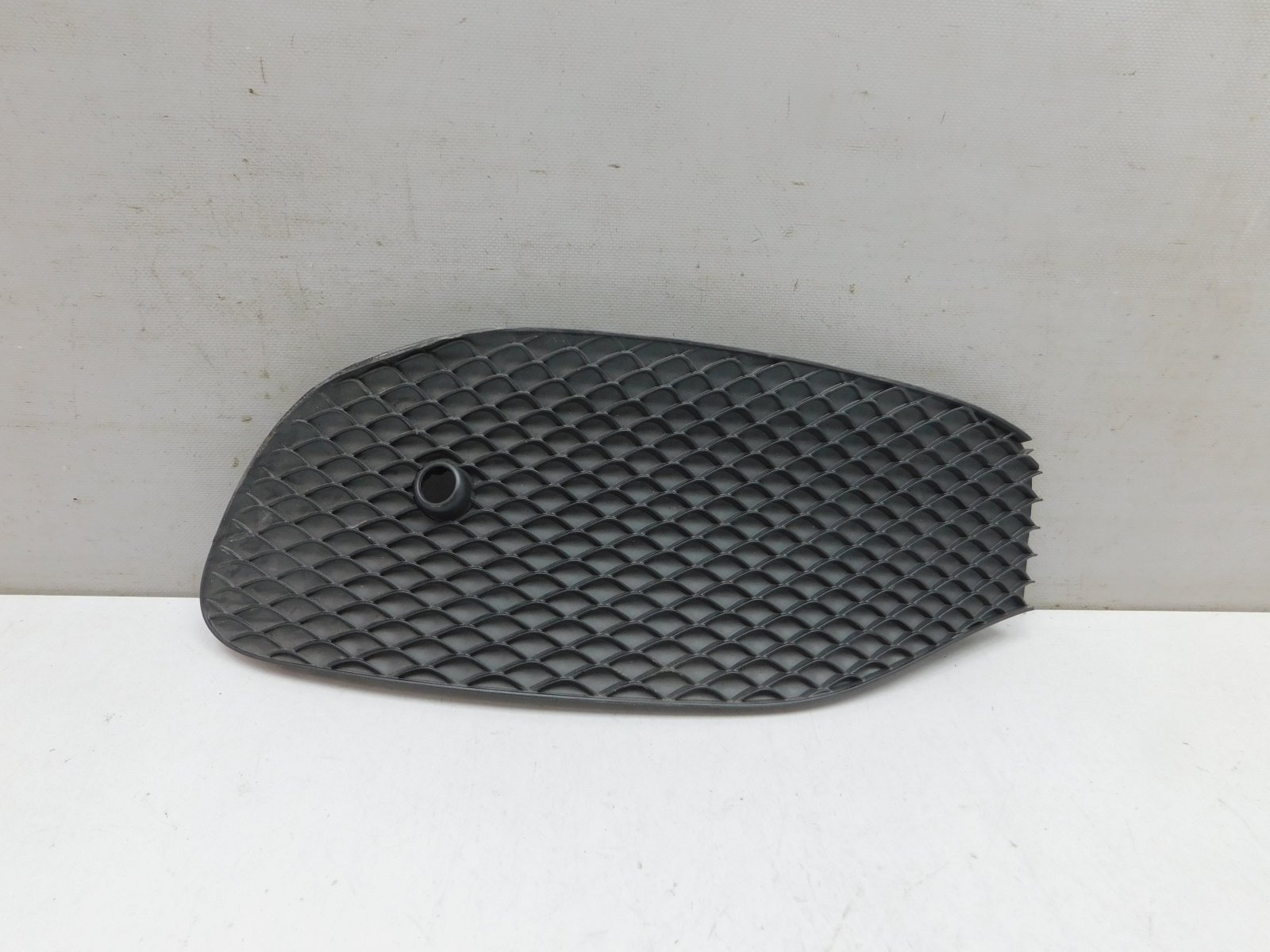 Решетка в бампер правая Mercedes-Benz E-Klasse W213 2016>