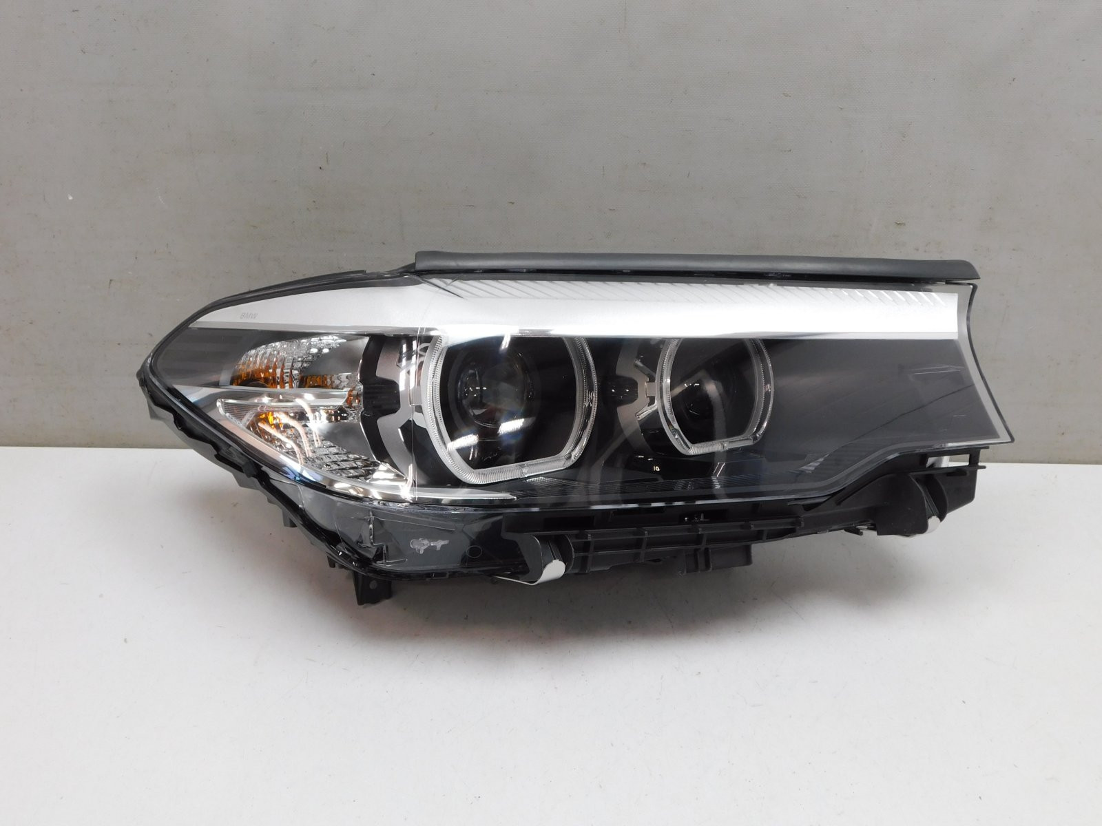 Фара правая BMW 5-серия G30 2016>