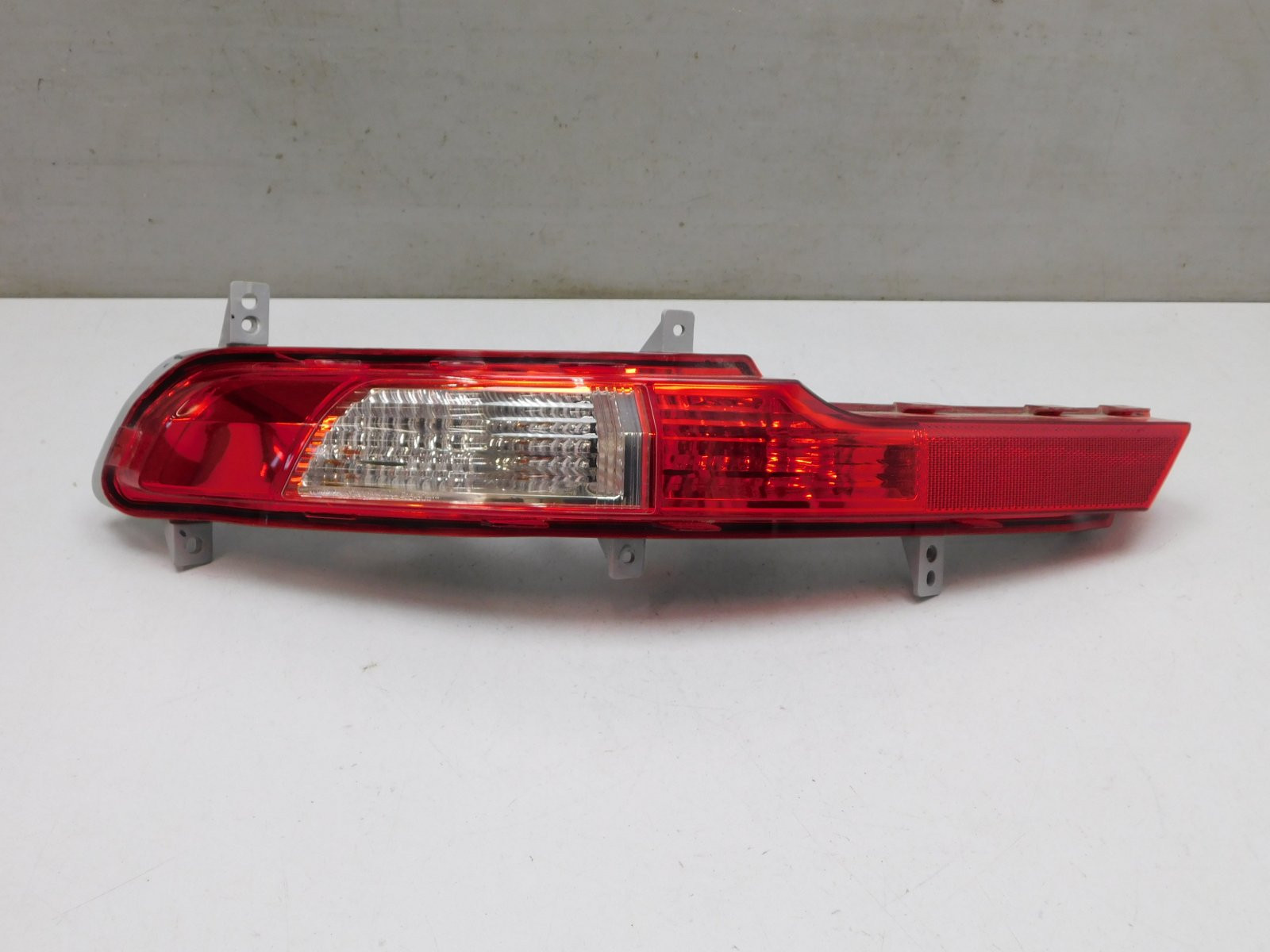 Фонарь задний в бампер левый Kia Sportage 2010-2015