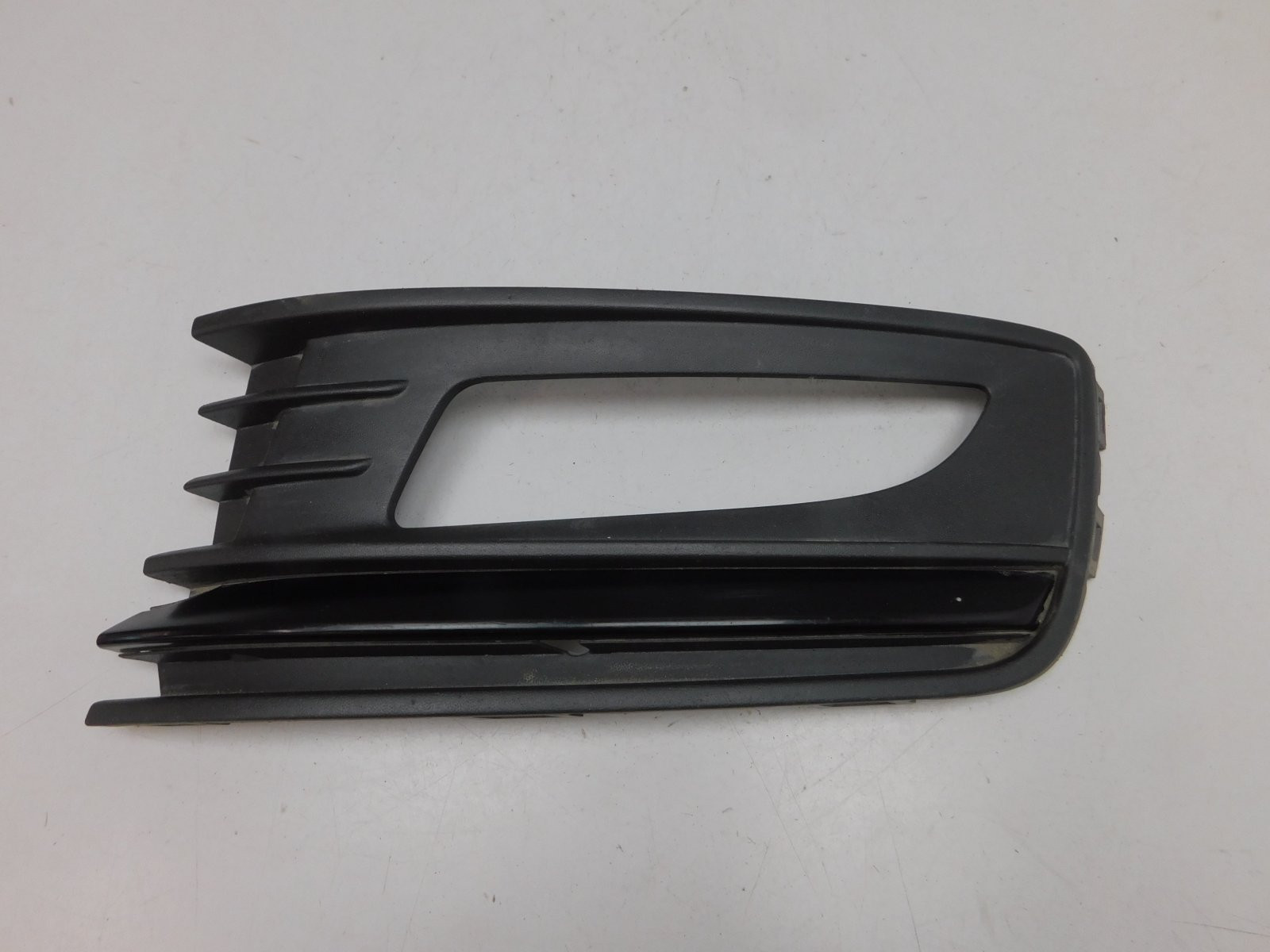 Решетка в бампер левая Volkswagen Polo Sedan 2011-2020