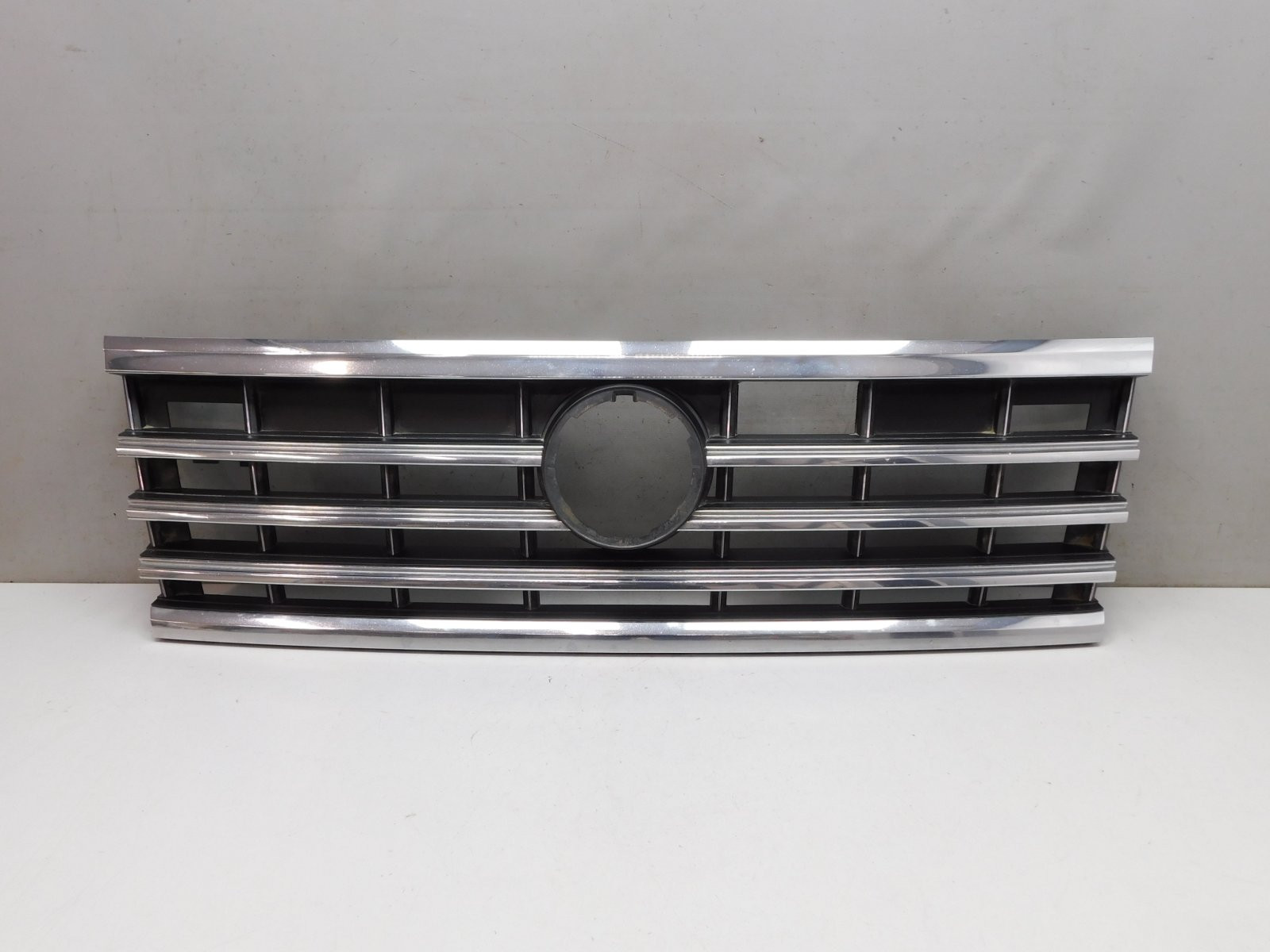 Решетка радиатора Volkswagen Touareg 2018>