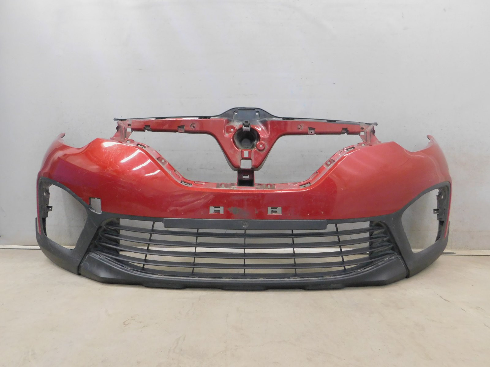 Бампер передний Renault Kaptur 2016>