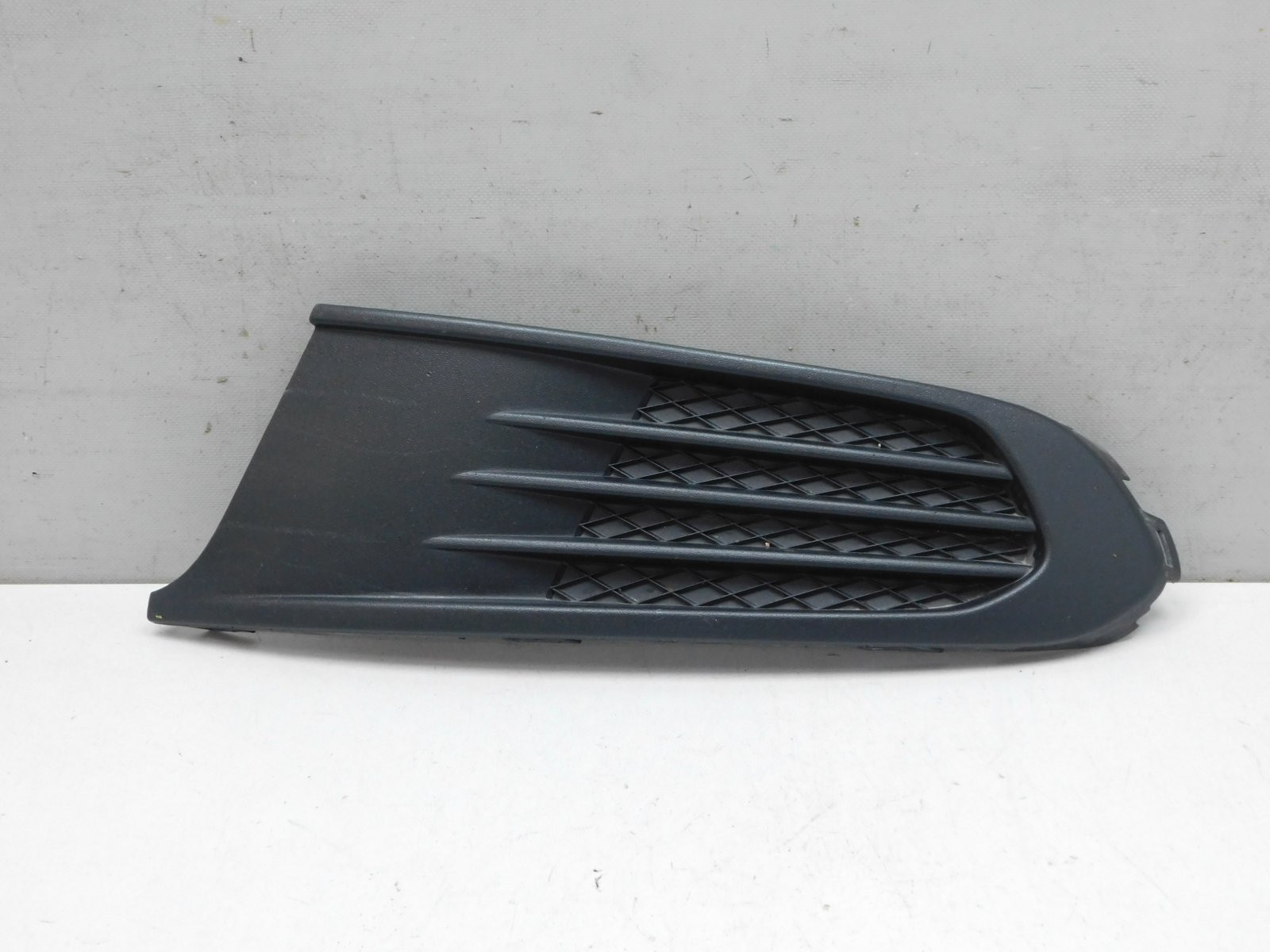 Решетка в бампер левая Volkswagen Polo Sedan 2011-2020