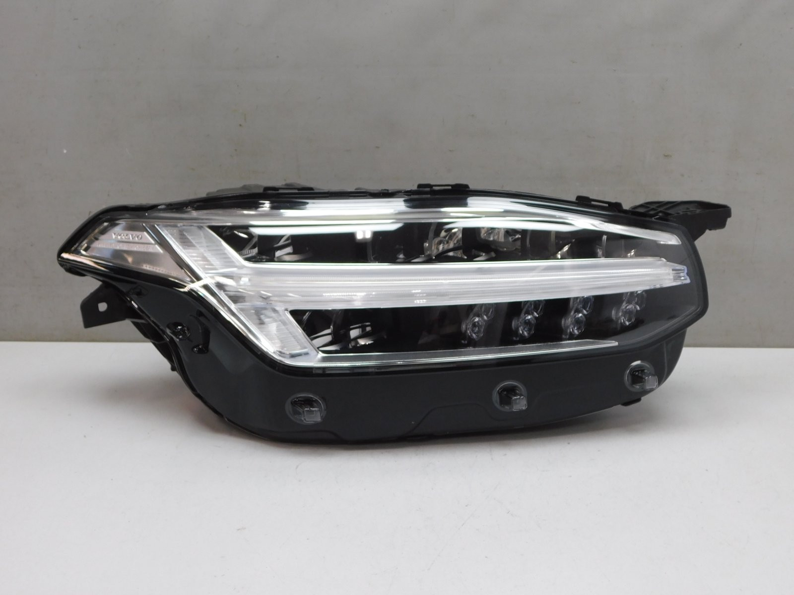 Фара правая Volvo XC90 2015>