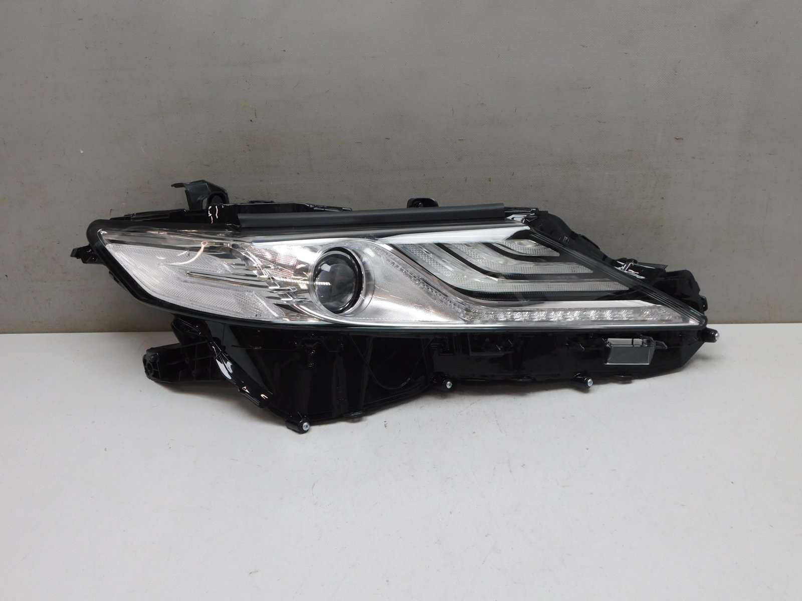 Фара правая Toyota Camry V70 2017>