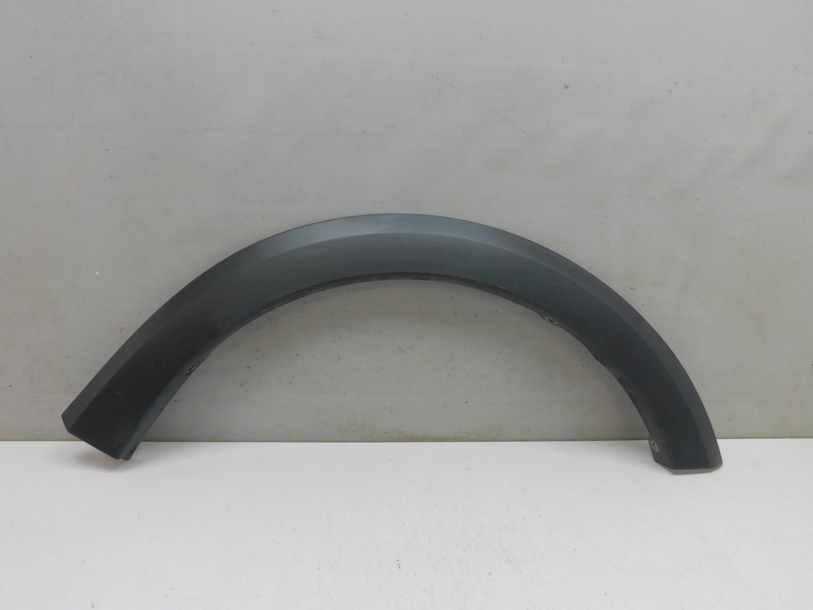 Накладка крыла переднего правого Renault Sandero 2014>