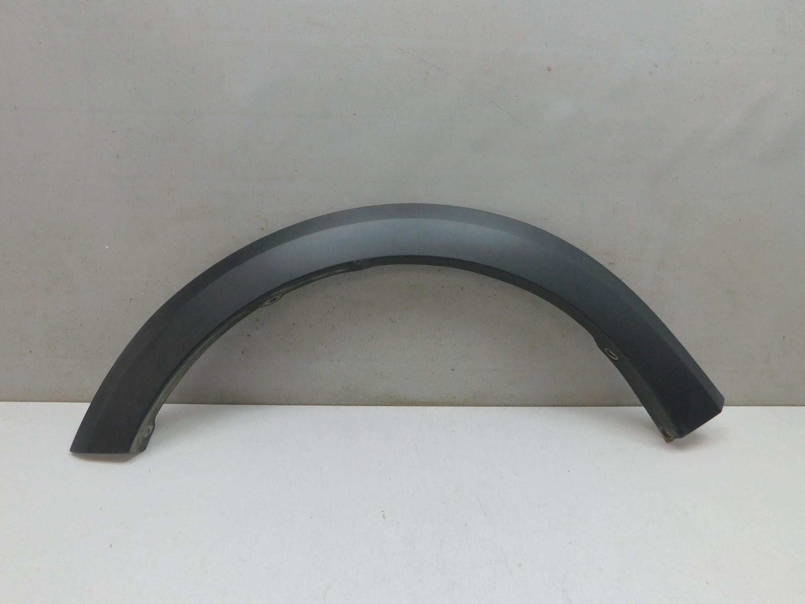 Накладка крыла переднего левого Renault Sandero 2014>