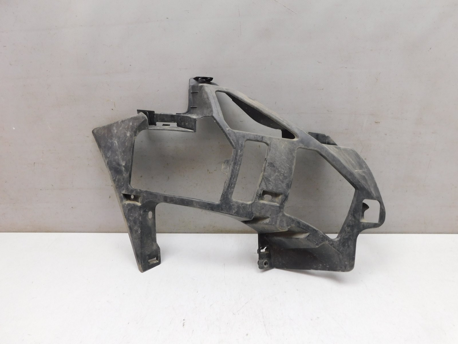 Кронштейн переднего бампера Peugeot 3008 (P84) 2016>