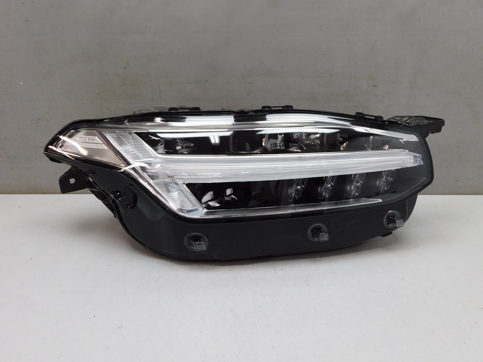 Фара правая Volvo XC90 2015>