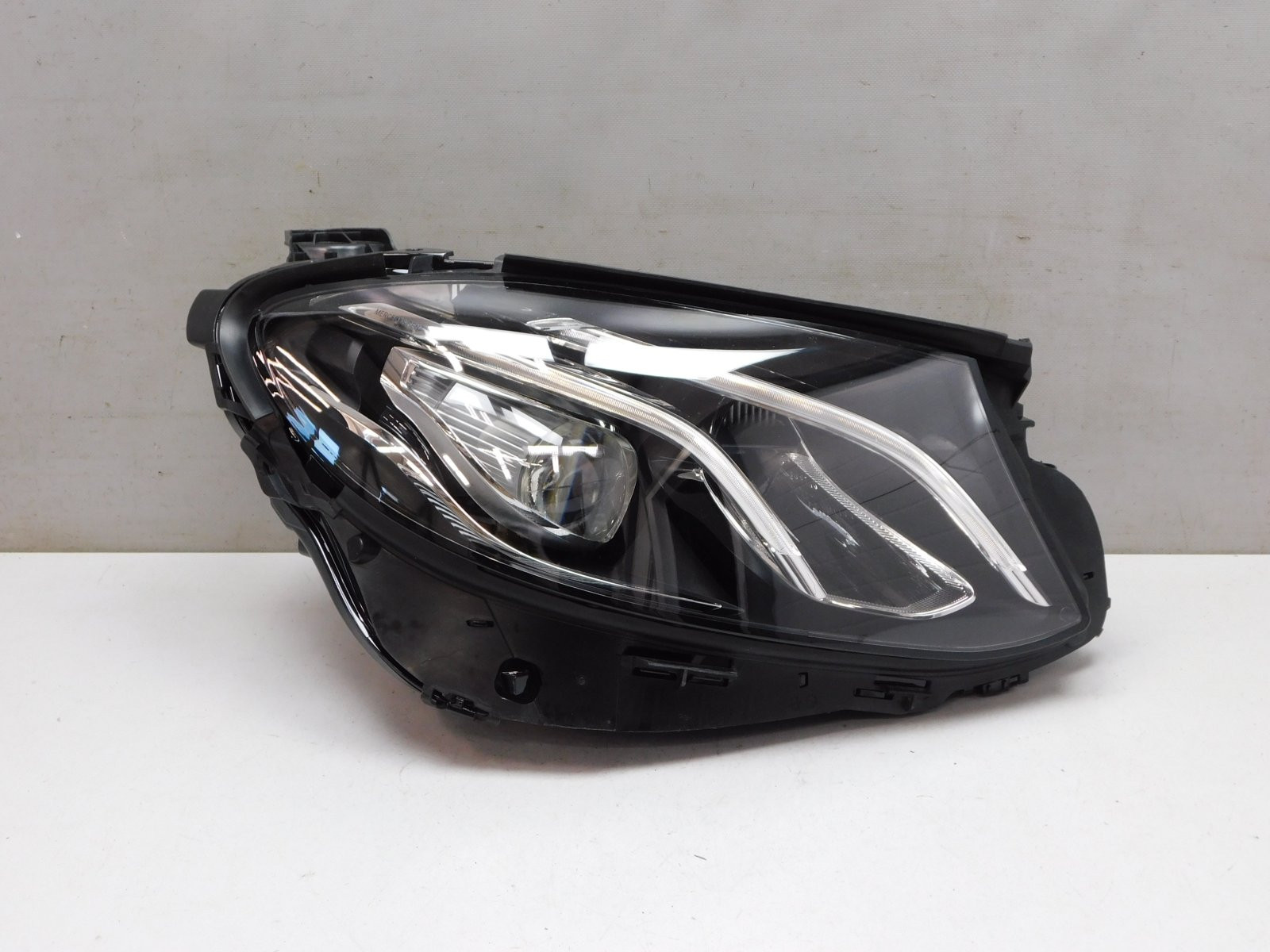 Фара правая Mercedes-Benz E-Klasse W213 2016>