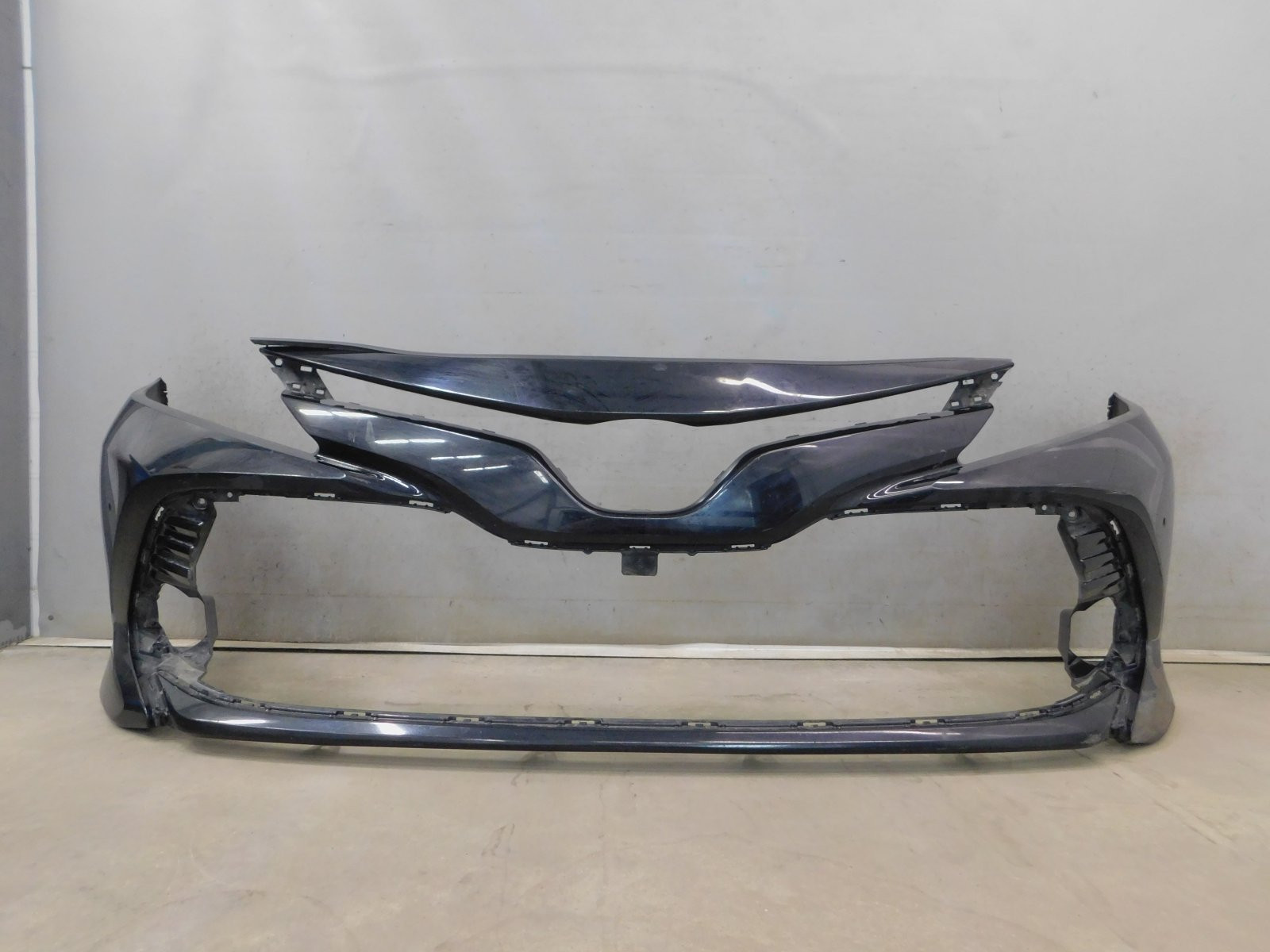 Бампер передний Toyota Camry V70 2017>