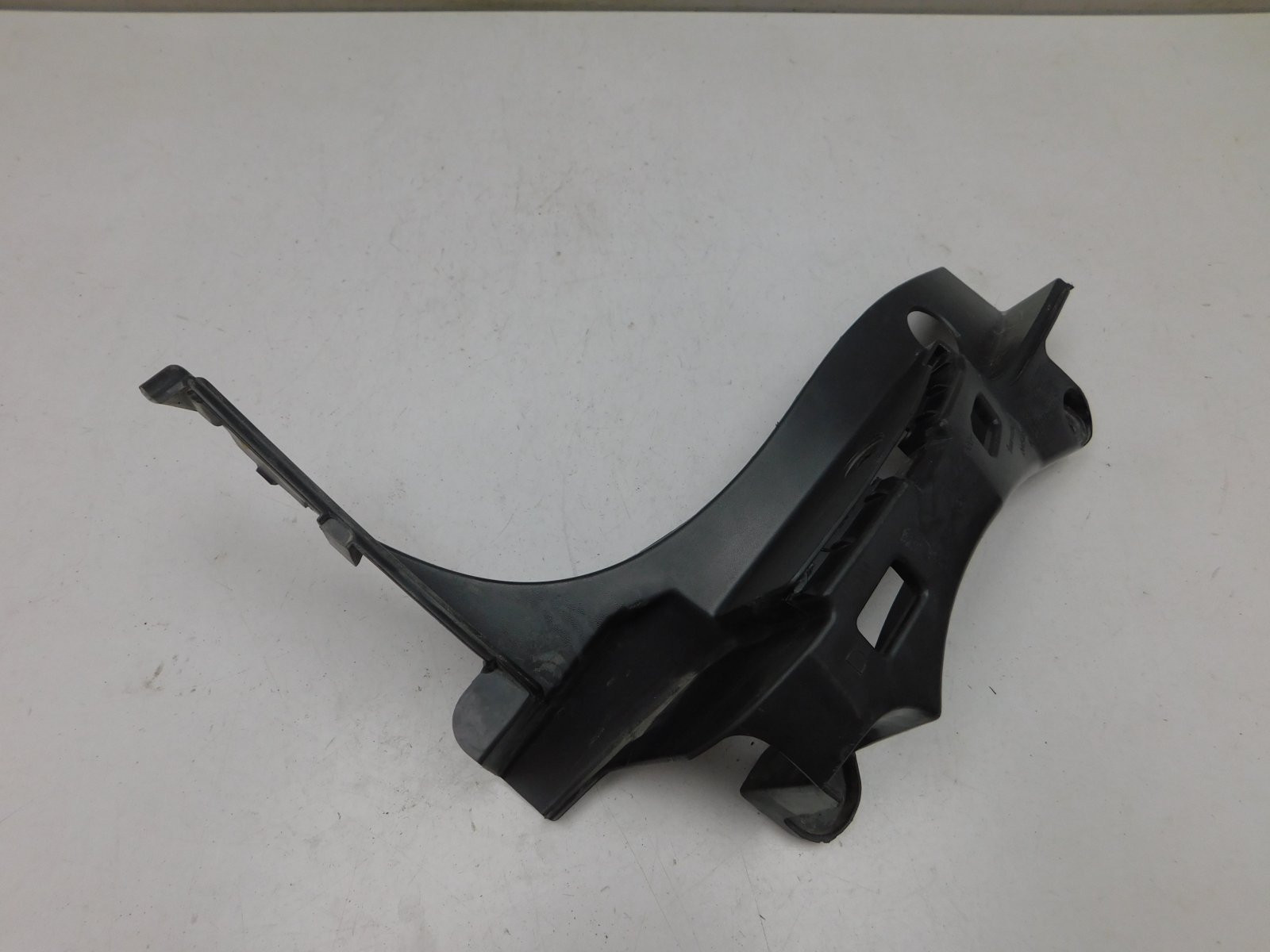 Кронштейн заднего бампера Peugeot 3008 2010>