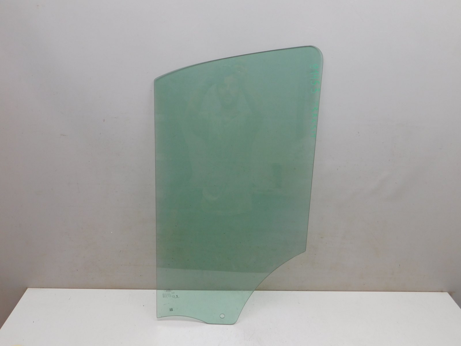 Стекло двери передней правой Ford Transit 2014>