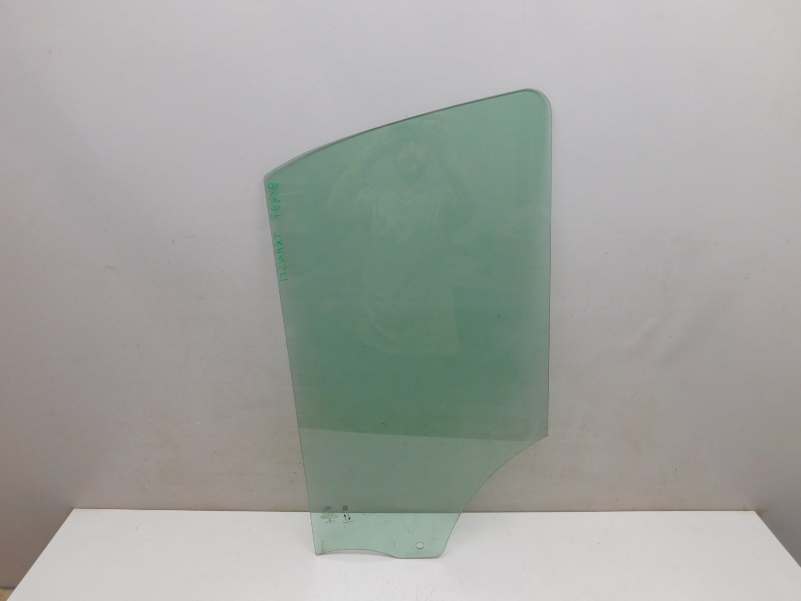 Стекло двери передней правой Ford Transit 2014>