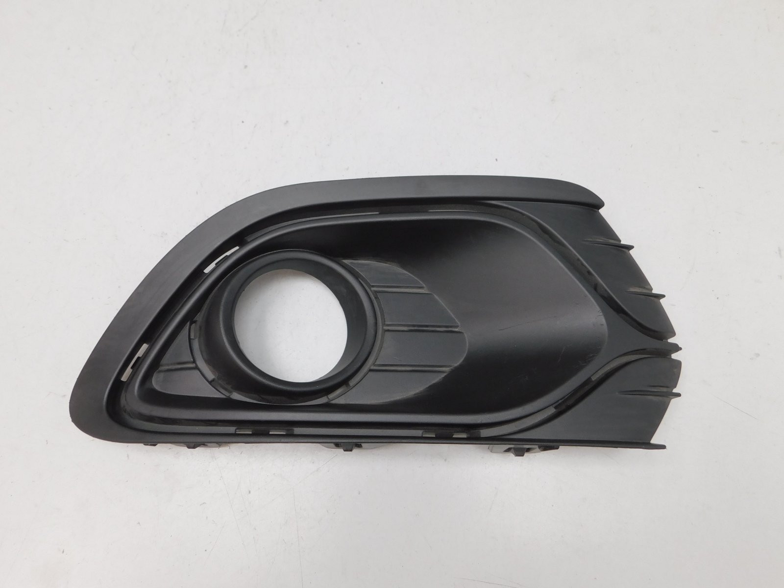 Решетка в бампер правая Renault Logan II 2014>