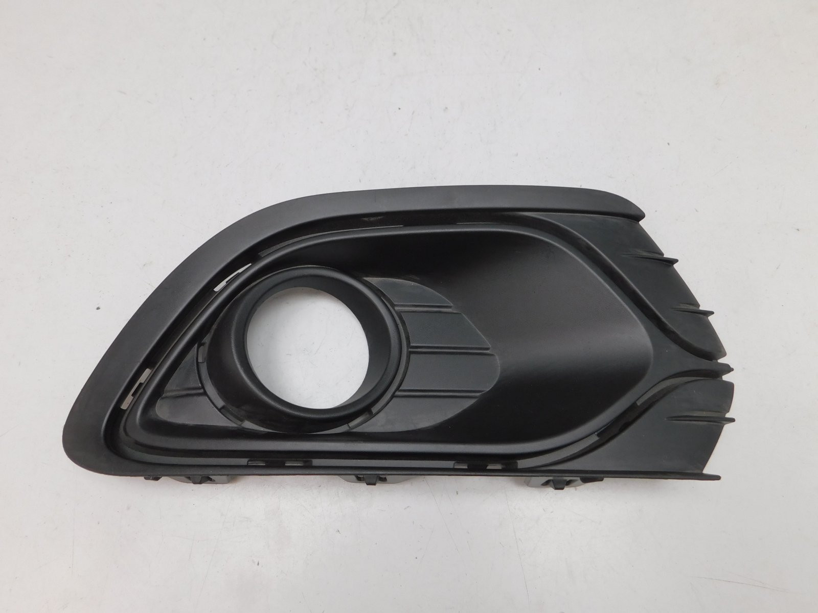 Решетка в бампер правая Renault Logan II 2014>