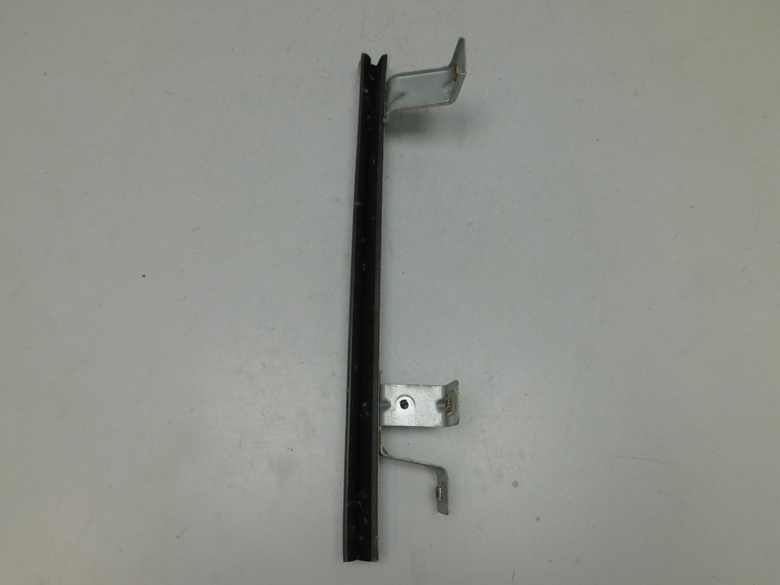 Направляющая стекла двери Ford Transit 2014>