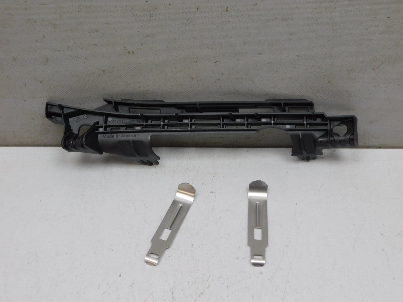 Крепеж фары BMW 6-серия Gran Turismo G32 2017>