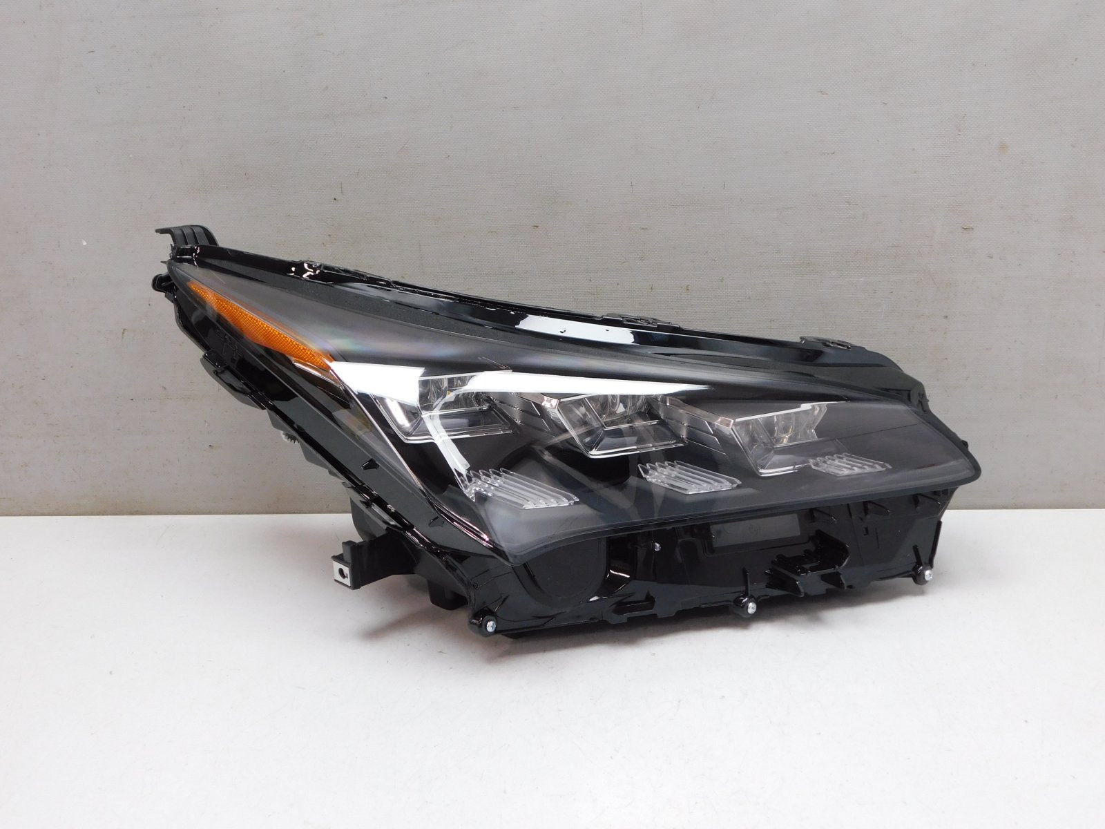 Фара правая Lexus NX 200 2014>