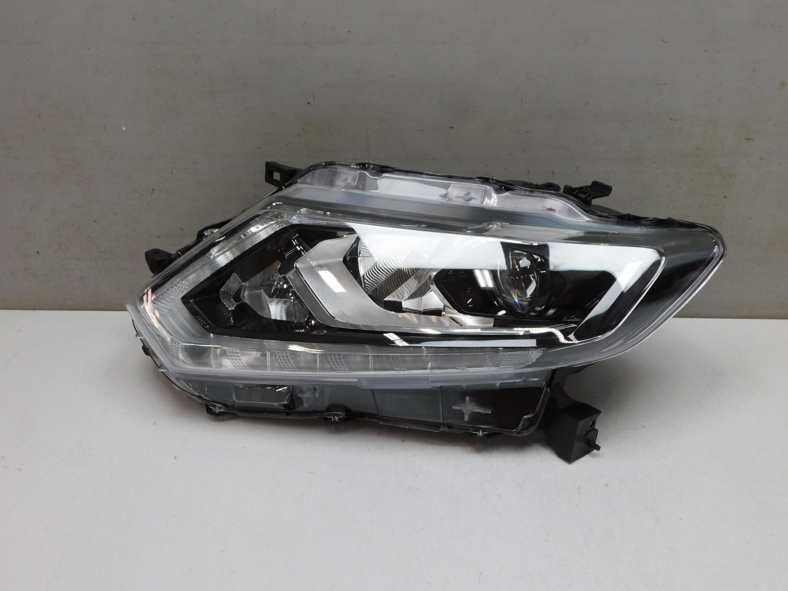 Фара левая Nissan X-Trail (T32) 2014>