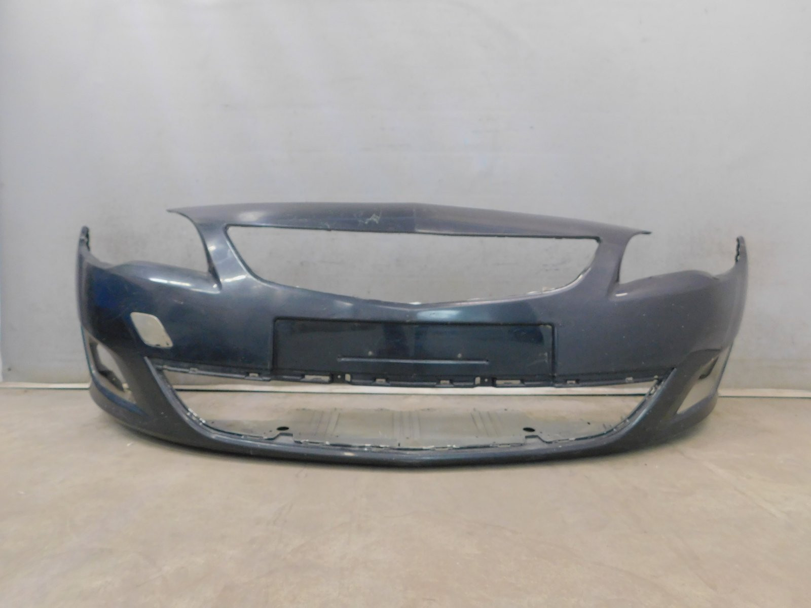 Бампер передний Opel Astra J 2010>