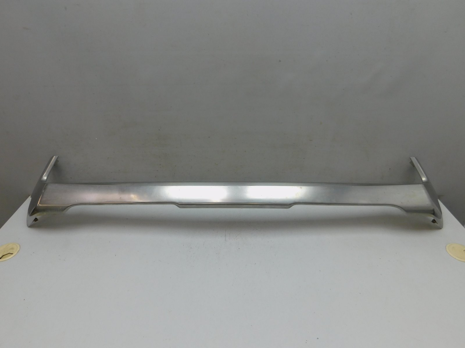 Молдинг решетки радиатора Lexus LX 570 (URJ200) 2007>