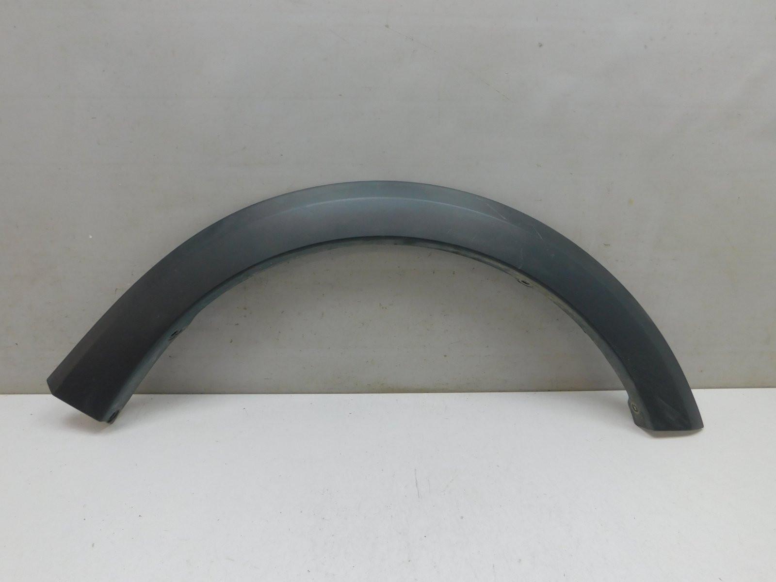 Накладка крыла переднего правого Renault Sandero 2014>