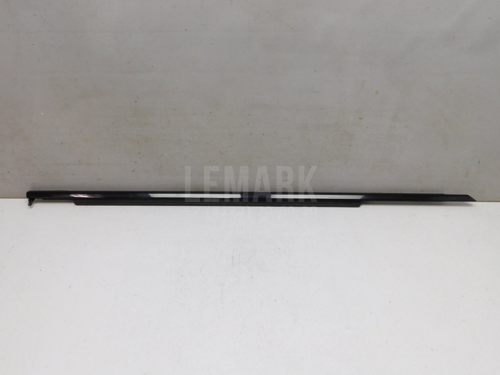 Накладка стекла переднего правог BMW 5-серия G30 2016> 51337404026
