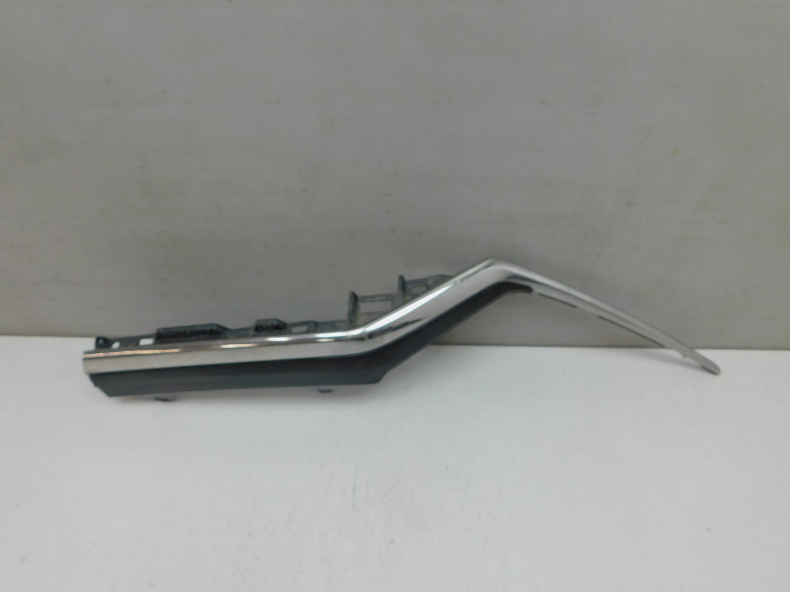 Накладка переднего бампера Honda CR-V 2017>