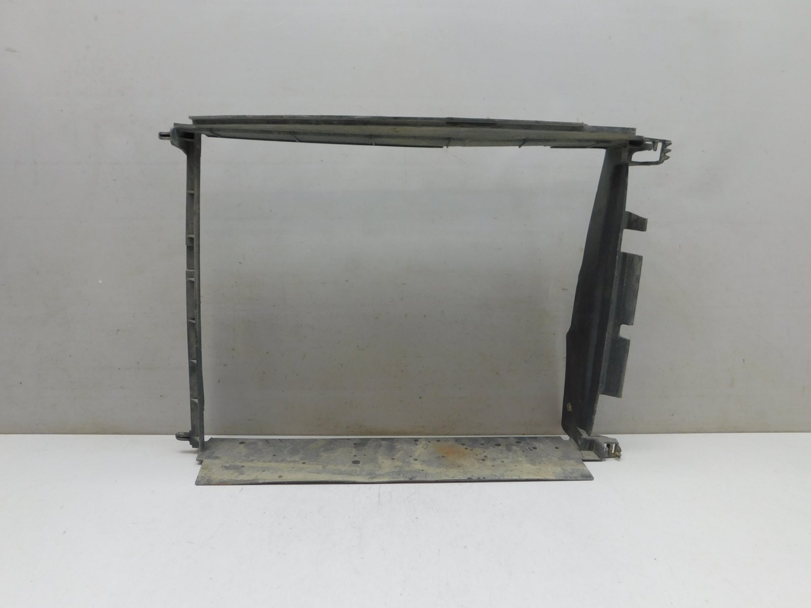 Воздуховод радиатора Renault Logan II 2014>