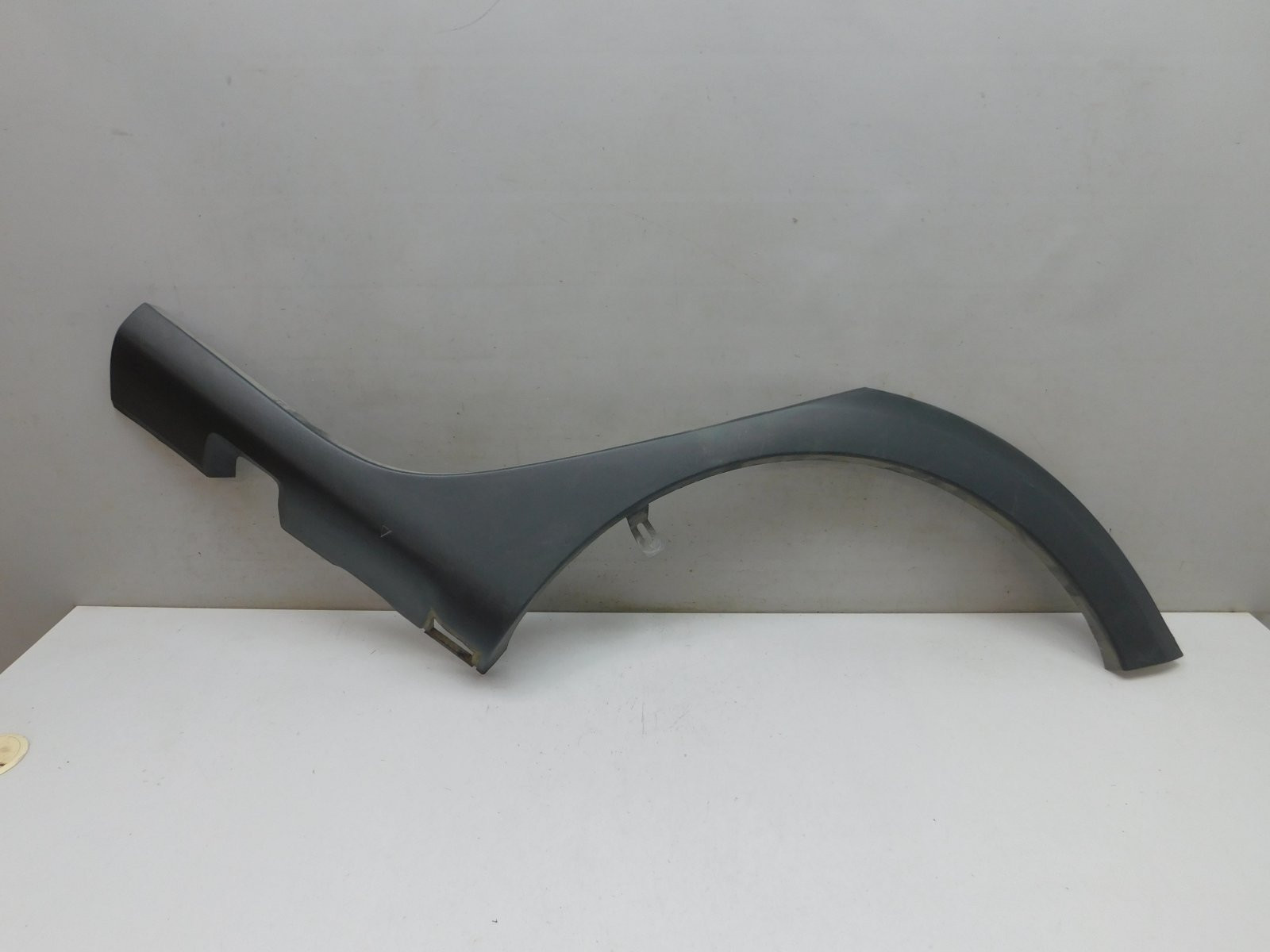 Накладка крыла заднего  левого Renault Sandero 2014>