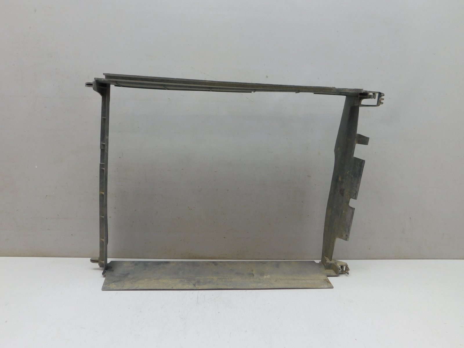 Воздуховод радиатора Renault Logan II 2014>