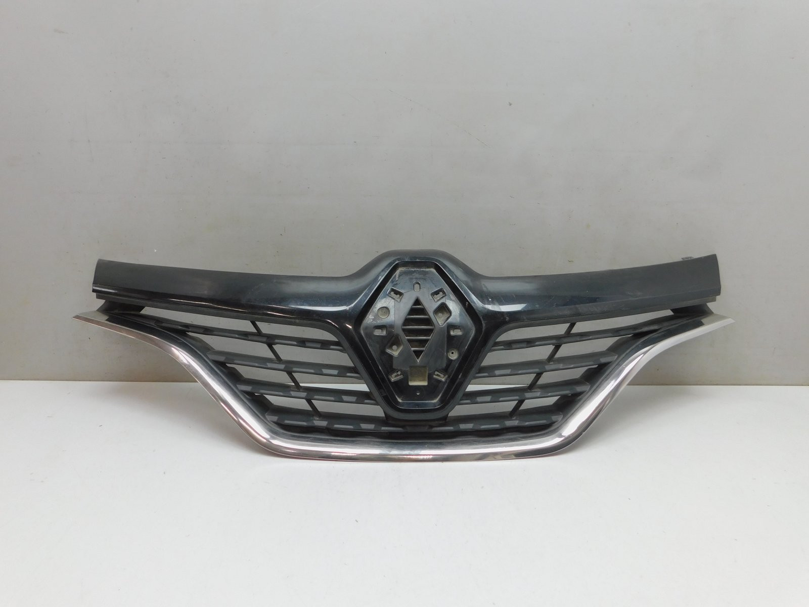 Решетка радиатора Renault Kaptur 2016>